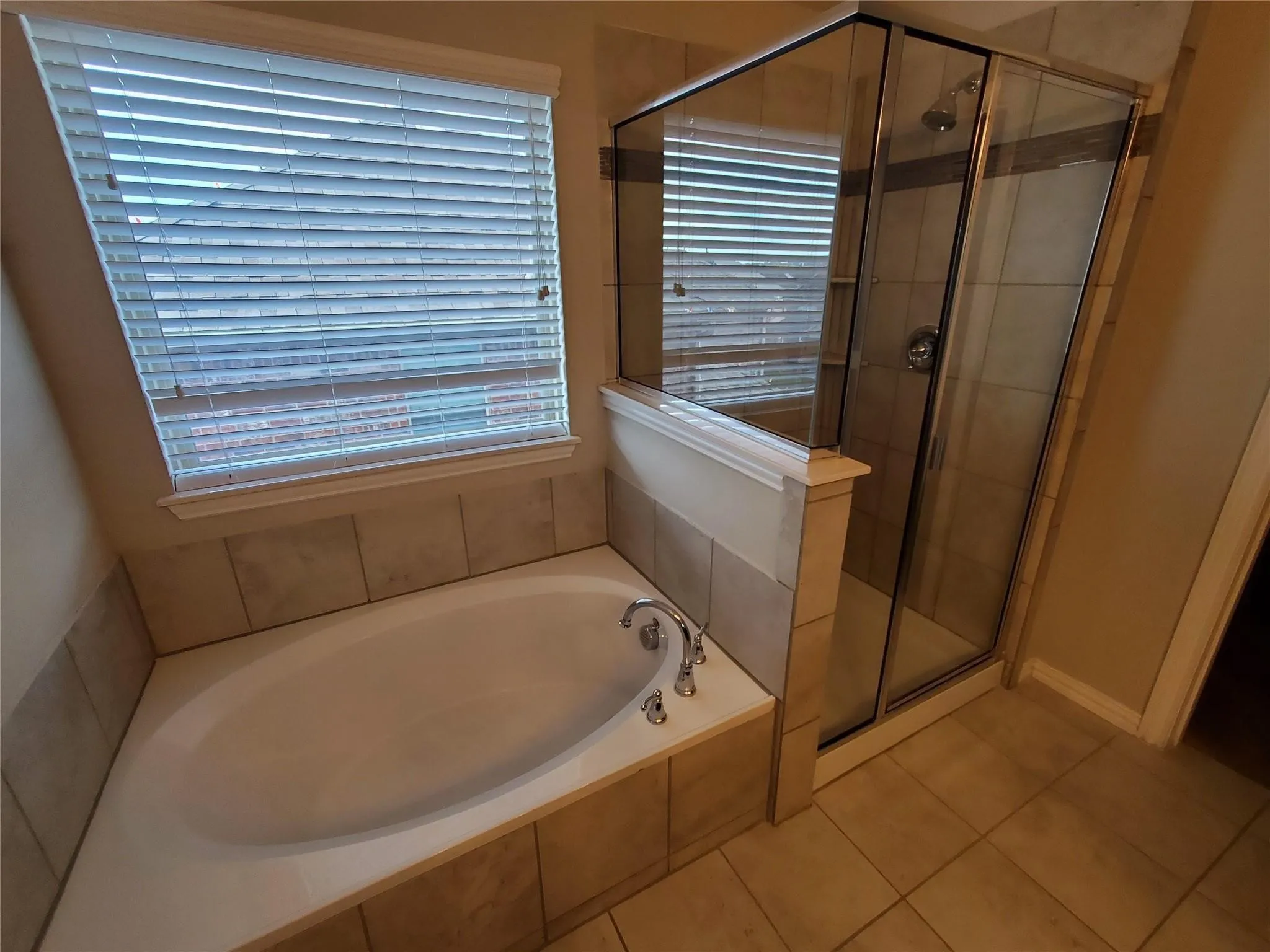 Single Family Residence For Sale in Dallas County , 1913 Edgewater Drive, Garland, Texas 75043, 4 Bedroom, 3 Bathroom, 2 Garage spaces, 2,422 Sqft, built in 2017, mls#21300935, Real Estate Agent in Garland, Homes For Sale in Dallas county, Homes For Sale in Garland, Realtor in Garland Texas, Real Estate Brokerage Independent Realty Texas, Luminita Cordes Realtor