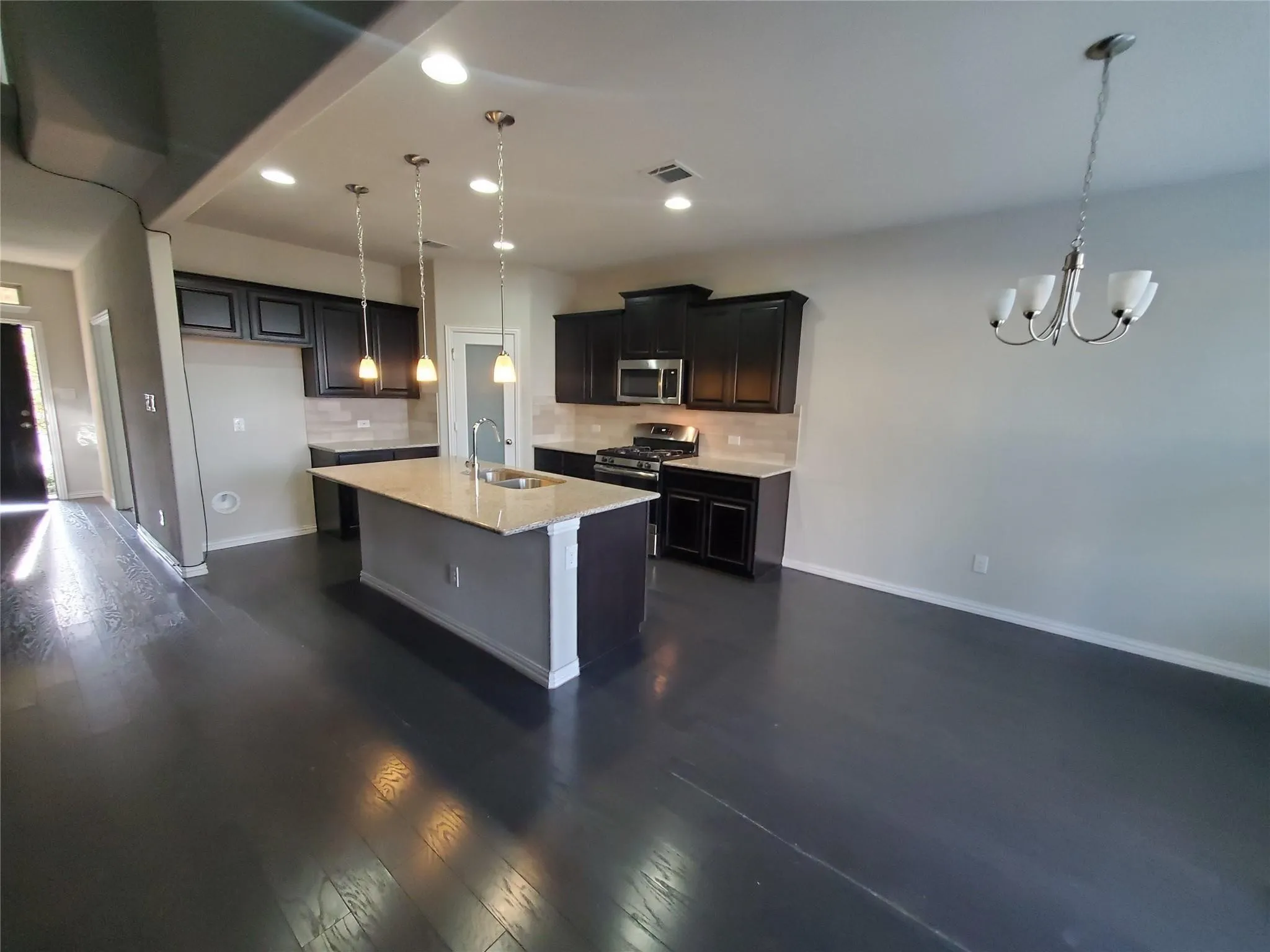 Single Family Residence For Sale in Dallas County , 1913 Edgewater Drive, Garland, Texas 75043, 4 Bedroom, 3 Bathroom, 2 Garage spaces, 2,422 Sqft, built in 2017, mls#21300935, Real Estate Agent in Garland, Homes For Sale in Dallas county, Homes For Sale in Garland, Realtor in Garland Texas, Real Estate Brokerage Independent Realty Texas, Luminita Cordes Realtor
