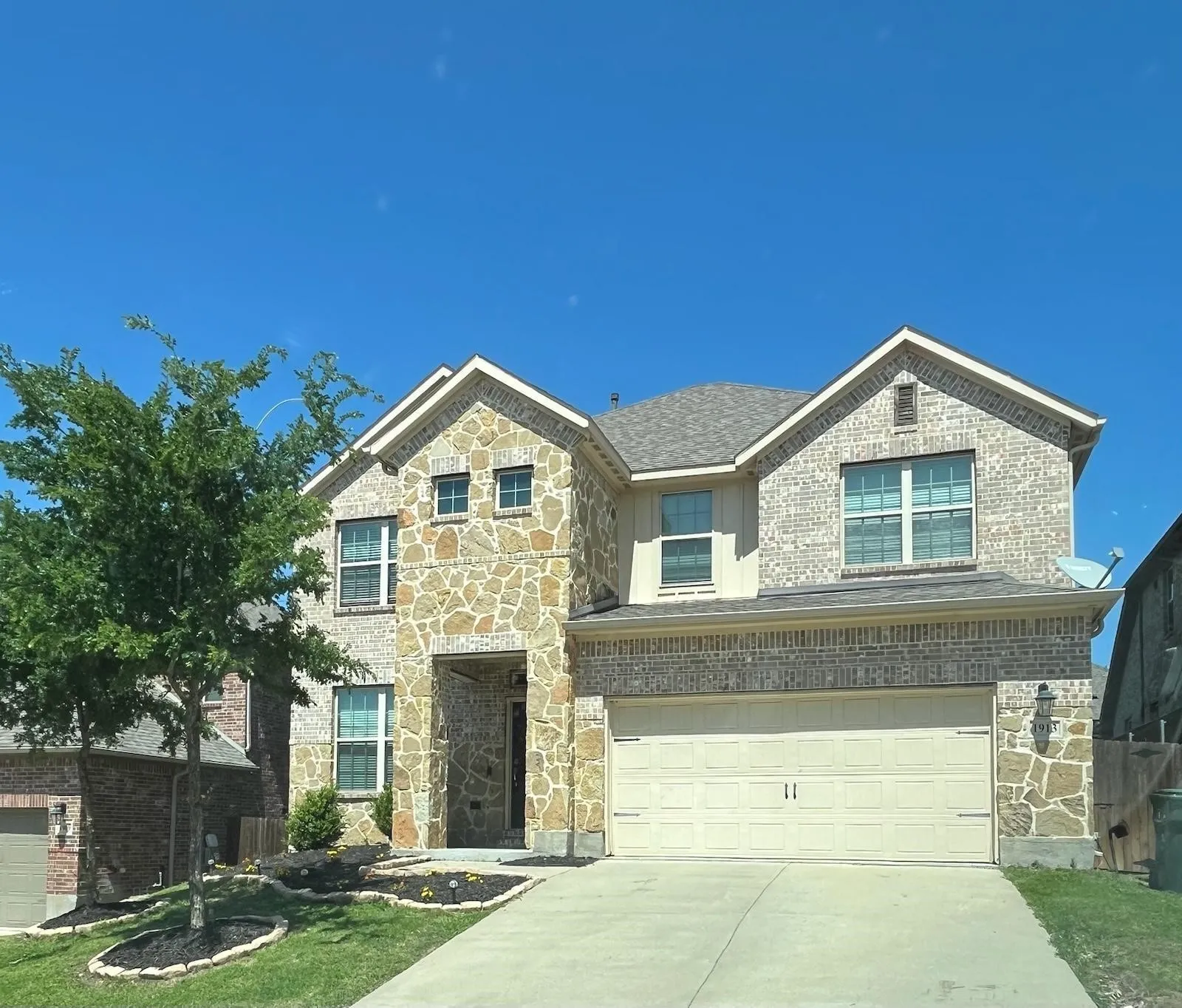Single Family Residence For Sale in Dallas County , 1913 Edgewater Drive, Garland, Texas 75043, 4 Bedroom, 3 Bathroom, 2 Garage spaces, 2,422 Sqft, built in 2017, mls#21300935, Real Estate Agent in Garland, Homes For Sale in Dallas county, Homes For Sale in Garland, Realtor in Garland Texas, Real Estate Brokerage Independent Realty Texas, Luminita Cordes Realtor