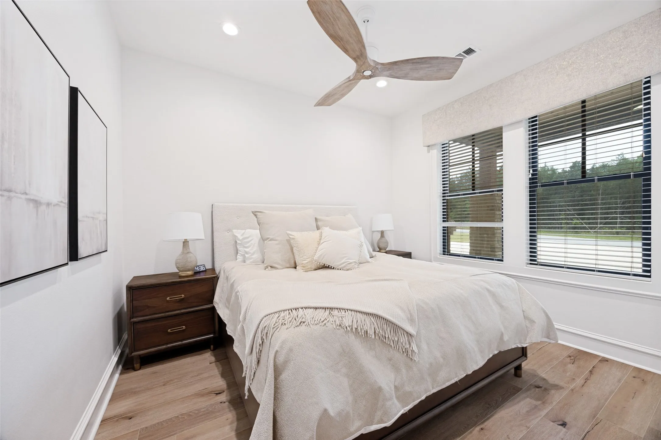 Single Family Residence For Sale in Grayson County , 704 Palisades Drive, Gordonville, Texas 76245, 5 Bedroom, 3 Bathroom, 4 Garage spaces, 4,832 Sqft, built in 2023, mls#21299626, Real Estate Agent in Gordonville, Homes For Sale in Grayson county, Homes For Sale in Gordonville, Realtor in Gordonville Texas, Real Estate Brokerage Independent Realty Texas, Luminita Cordes Realtor
