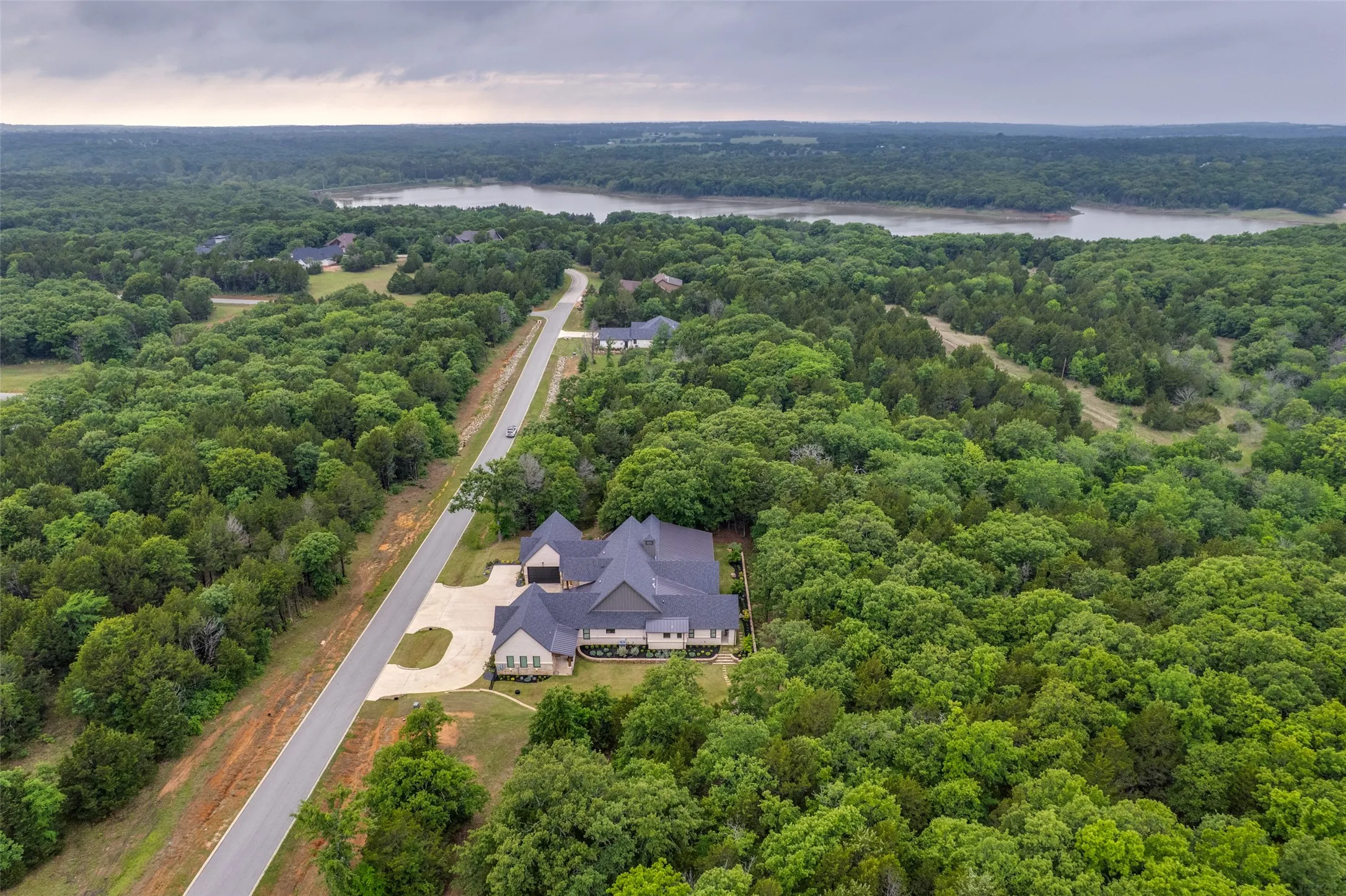 Single Family Residence For Sale in Grayson County , 704 Palisades Drive, Gordonville, Texas 76245, 5 Bedroom, 3 Bathroom, 4 Garage spaces, 4,832 Sqft, built in 2023, mls#21299626, Real Estate Agent in Gordonville, Homes For Sale in Grayson county, Homes For Sale in Gordonville, Realtor in Gordonville Texas, Real Estate Brokerage Independent Realty Texas, Luminita Cordes Realtor