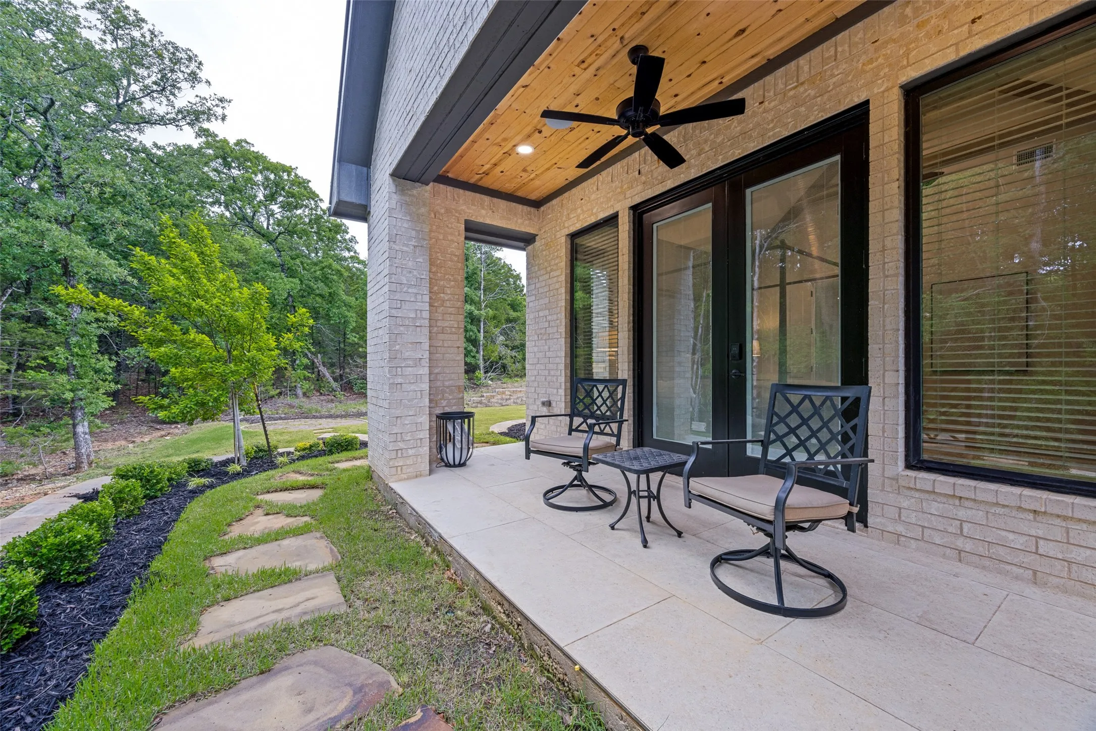 Single Family Residence For Sale in Grayson County , 704 Palisades Drive, Gordonville, Texas 76245, 5 Bedroom, 3 Bathroom, 4 Garage spaces, 4,832 Sqft, built in 2023, mls#21299626, Real Estate Agent in Gordonville, Homes For Sale in Grayson county, Homes For Sale in Gordonville, Realtor in Gordonville Texas, Real Estate Brokerage Independent Realty Texas, Luminita Cordes Realtor
