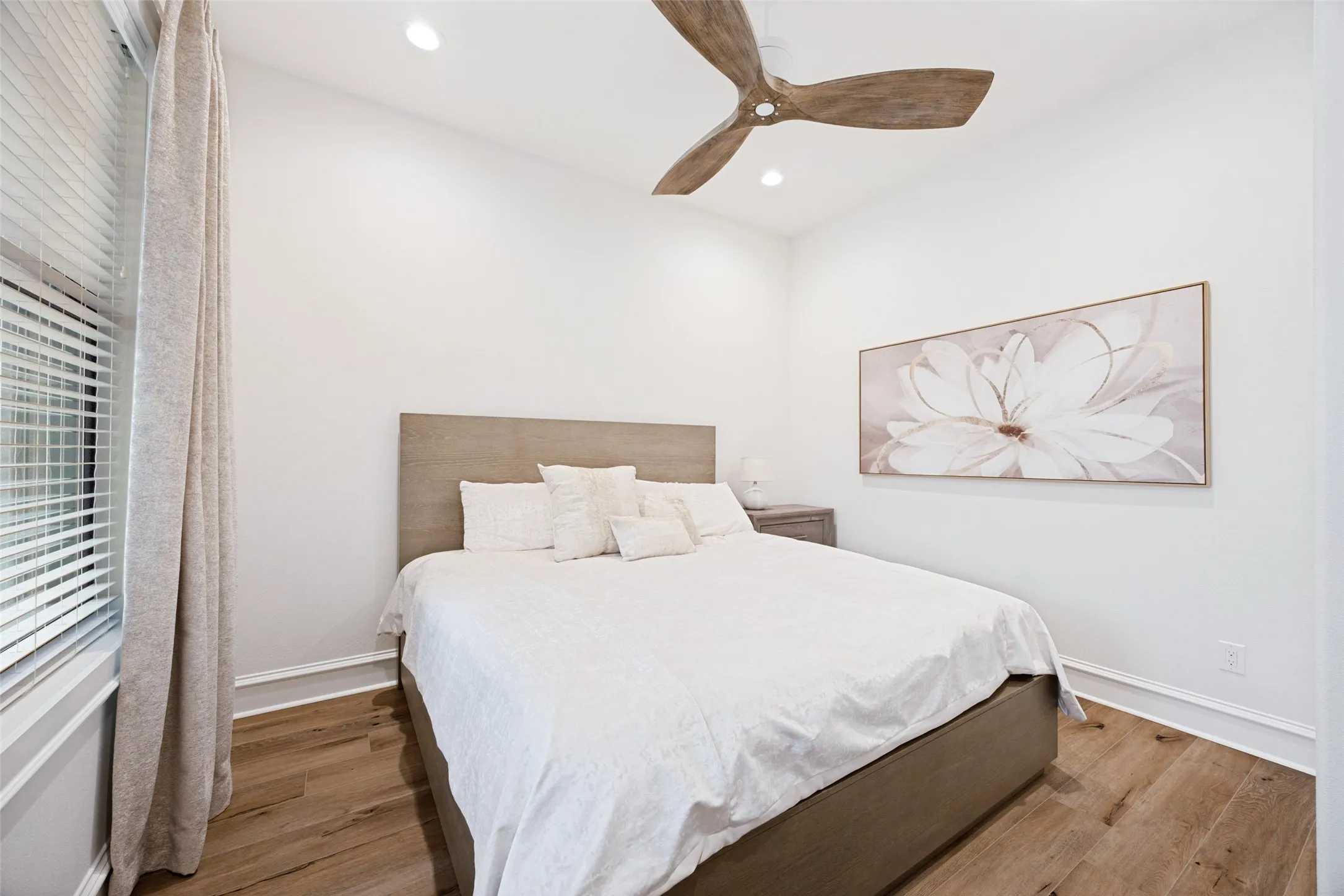 Single Family Residence For Sale in Grayson County , 704 Palisades Drive, Gordonville, Texas 76245, 5 Bedroom, 3 Bathroom, 4 Garage spaces, 4,832 Sqft, built in 2023, mls#21299626, Real Estate Agent in Gordonville, Homes For Sale in Grayson county, Homes For Sale in Gordonville, Realtor in Gordonville Texas, Real Estate Brokerage Independent Realty Texas, Luminita Cordes Realtor