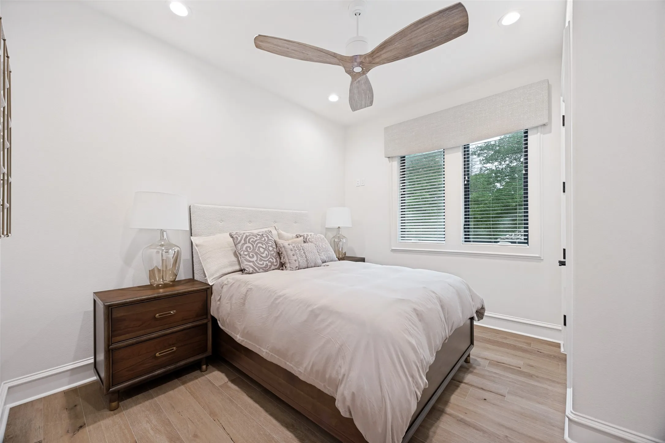 Single Family Residence For Sale in Grayson County , 704 Palisades Drive, Gordonville, Texas 76245, 5 Bedroom, 3 Bathroom, 4 Garage spaces, 4,832 Sqft, built in 2023, mls#21299626, Real Estate Agent in Gordonville, Homes For Sale in Grayson county, Homes For Sale in Gordonville, Realtor in Gordonville Texas, Real Estate Brokerage Independent Realty Texas, Luminita Cordes Realtor