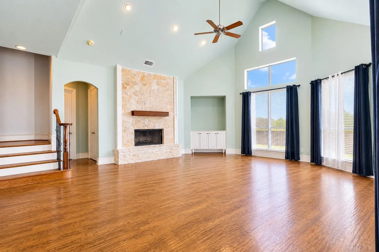 Single Family Residence For Sale in Rockwall County , 123 Ranch House Road, Rockwall, Texas 75032, 4 Bedroom, 4 Bathroom, 3 Garage spaces, 3,229 Sqft, built in 2007, mls#21300901, Real Estate Agent in Rockwall, Homes For Sale in Rockwall county, Homes For Sale in Rockwall, Realtor in Rockwall Texas, Real Estate Brokerage Independent Realty Texas, Luminita Cordes Realtor