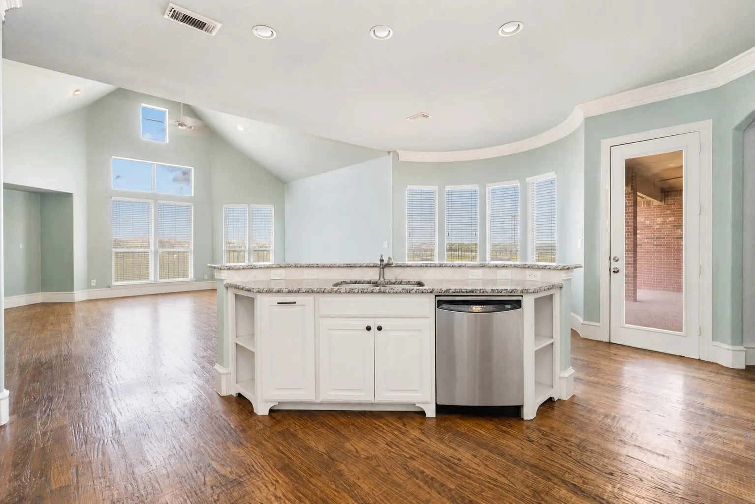 Single Family Residence For Sale in Rockwall County , 123 Ranch House Road, Rockwall, Texas 75032, 4 Bedroom, 4 Bathroom, 3 Garage spaces, 3,229 Sqft, built in 2007, mls#21300901, Real Estate Agent in Rockwall, Homes For Sale in Rockwall county, Homes For Sale in Rockwall, Realtor in Rockwall Texas, Real Estate Brokerage Independent Realty Texas, Luminita Cordes Realtor