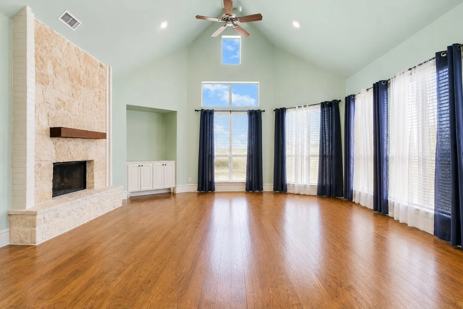 Single Family Residence For Sale in Rockwall County , 123 Ranch House Road, Rockwall, Texas 75032, 4 Bedroom, 4 Bathroom, 3 Garage spaces, 3,229 Sqft, built in 2007, mls#21300901, Real Estate Agent in Rockwall, Homes For Sale in Rockwall county, Homes For Sale in Rockwall, Realtor in Rockwall Texas, Real Estate Brokerage Independent Realty Texas, Luminita Cordes Realtor