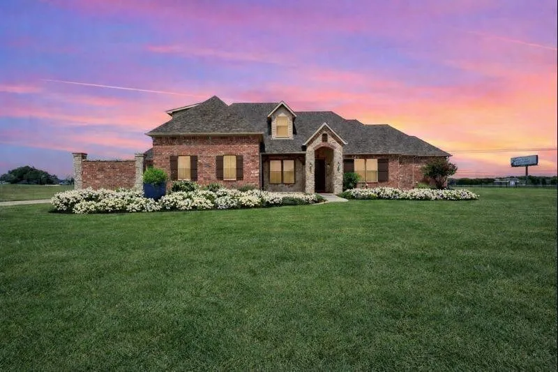 Single Family Residence For Sale in Rockwall County , 123 Ranch House Road, Rockwall, Texas 75032, 4 Bedroom, 4 Bathroom, 3 Garage spaces, 3,229 Sqft, built in 2007, mls#21300901, Real Estate Agent in Rockwall, Homes For Sale in Rockwall county, Homes For Sale in Rockwall, Realtor in Rockwall Texas, Real Estate Brokerage Independent Realty Texas, Luminita Cordes Realtor
