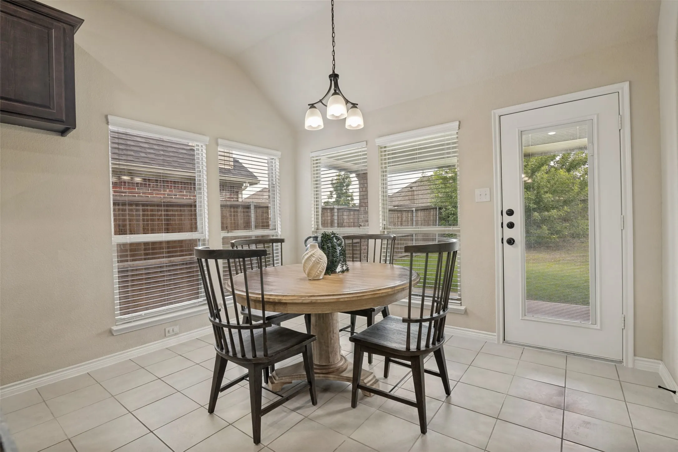 Single Family Residence For Sale in Rockwall County , 616 Cayden Court, Fate, Texas 75087, 4 Bedroom, 2 Bathroom, 2 Garage spaces, 2,303 Sqft, built in 2015, mls#21300860, Real Estate Agent in Fate, Homes For Sale in Rockwall county, Homes For Sale in Fate, Realtor in Fate Texas, Real Estate Brokerage Independent Realty Texas, Luminita Cordes Realtor