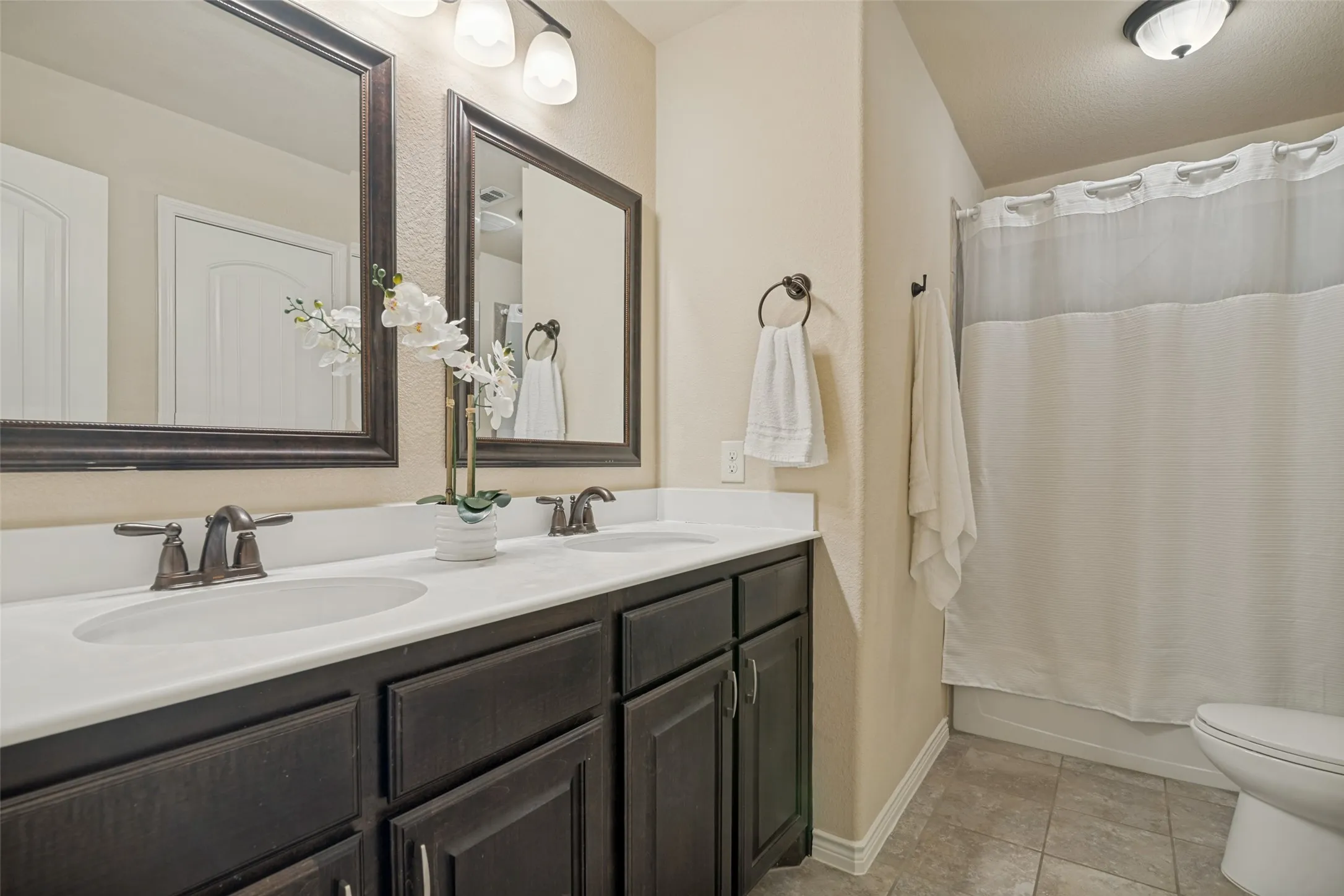 Single Family Residence For Sale in Rockwall County , 616 Cayden Court, Fate, Texas 75087, 4 Bedroom, 2 Bathroom, 2 Garage spaces, 2,303 Sqft, built in 2015, mls#21300860, Real Estate Agent in Fate, Homes For Sale in Rockwall county, Homes For Sale in Fate, Realtor in Fate Texas, Real Estate Brokerage Independent Realty Texas, Luminita Cordes Realtor
