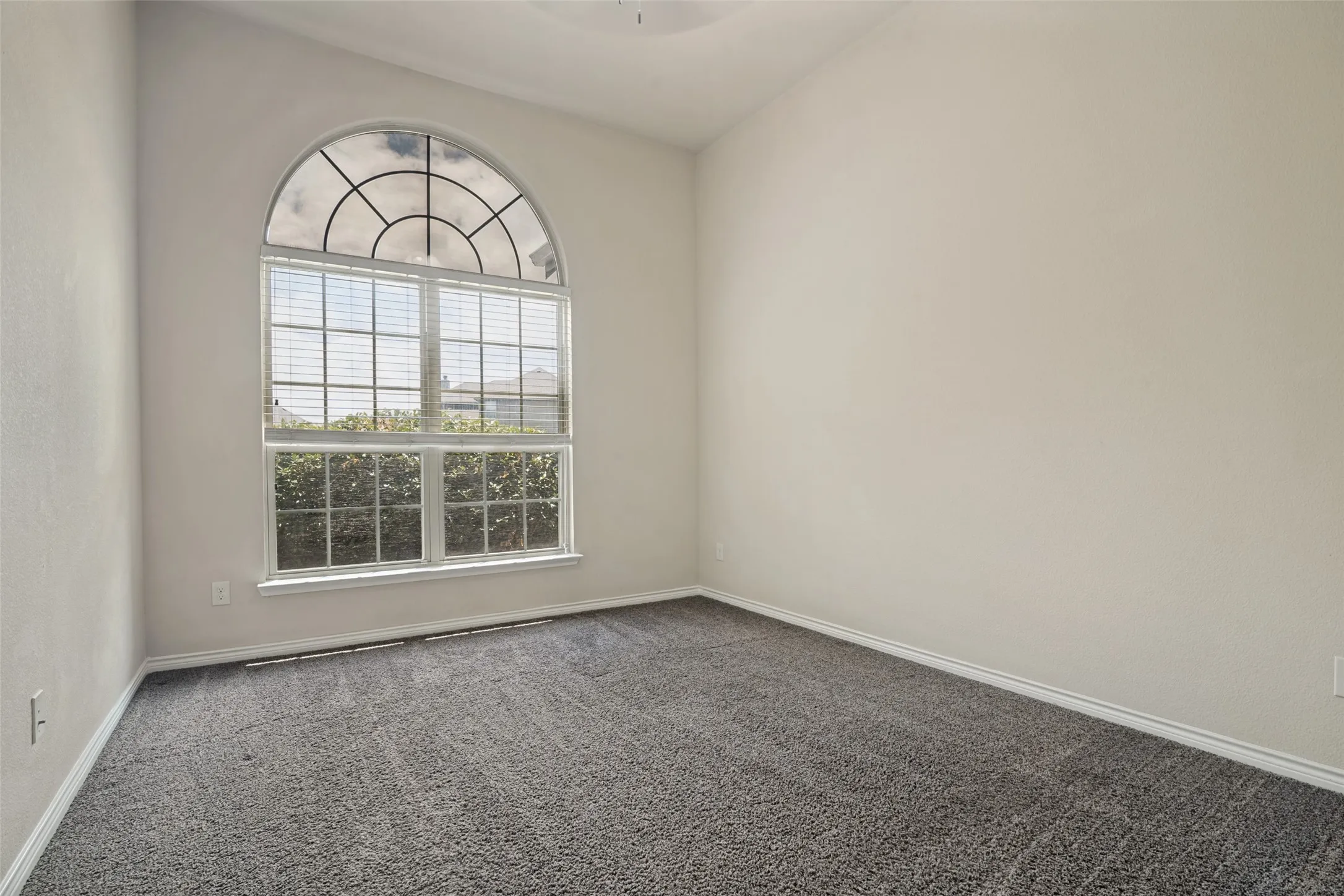 Single Family Residence For Sale in Rockwall County , 616 Cayden Court, Fate, Texas 75087, 4 Bedroom, 2 Bathroom, 2 Garage spaces, 2,303 Sqft, built in 2015, mls#21300860, Real Estate Agent in Fate, Homes For Sale in Rockwall county, Homes For Sale in Fate, Realtor in Fate Texas, Real Estate Brokerage Independent Realty Texas, Luminita Cordes Realtor