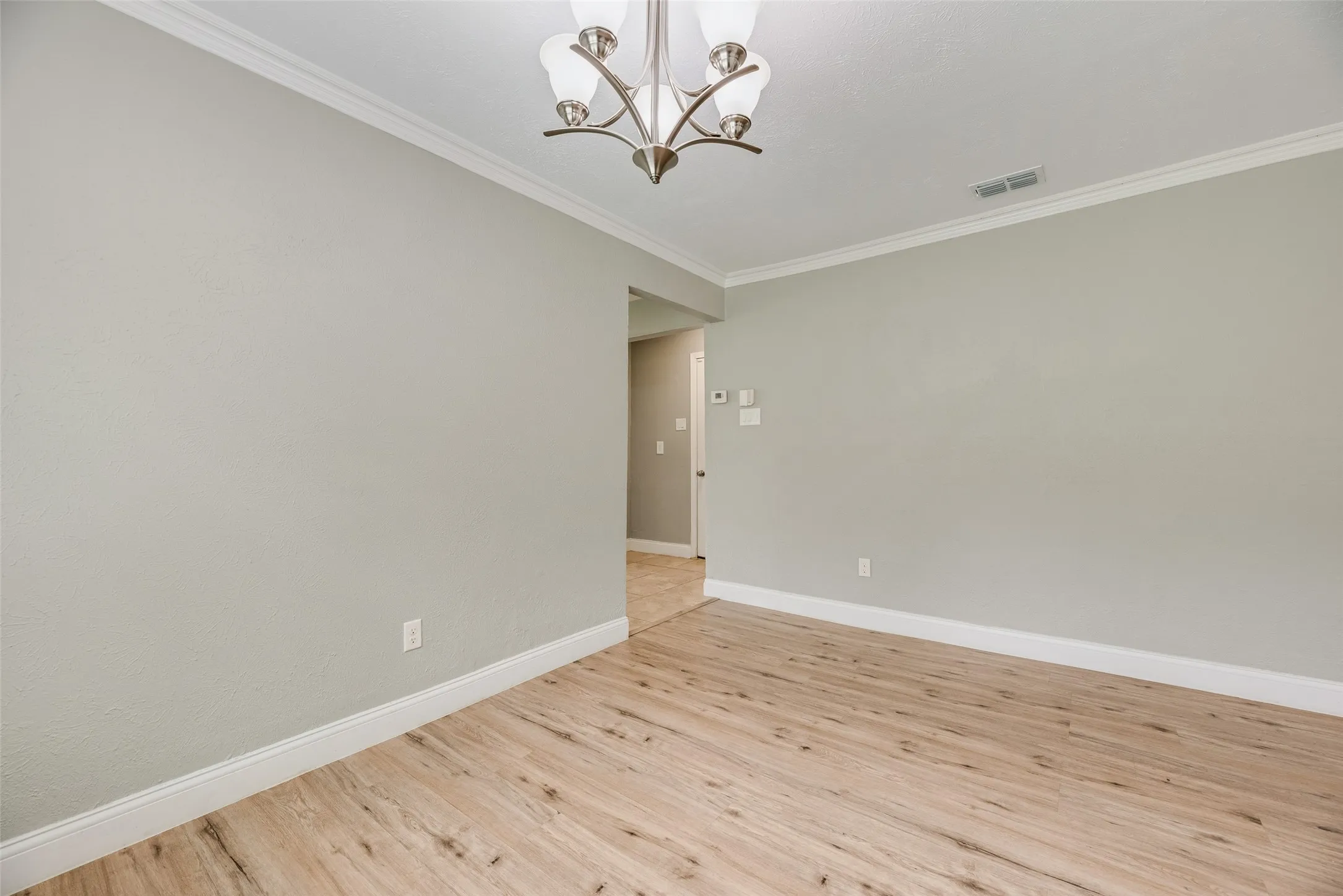 Single Family Residence For Rent in Denton County , 1732 Delaford Court, Carrollton, Texas 75007, 3 Bedroom, 2 Bathroom, 2 Garage spaces, 1,554 Sqft, built in 1983, mls#21300957, Real Estate Agent in Carrollton, Homes For Rent in Denton county, Homes For Rent in Carrollton, Realtor in Carrollton Texas, Real Estate Brokerage Independent Realty Texas, Luminita Cordes Realtor