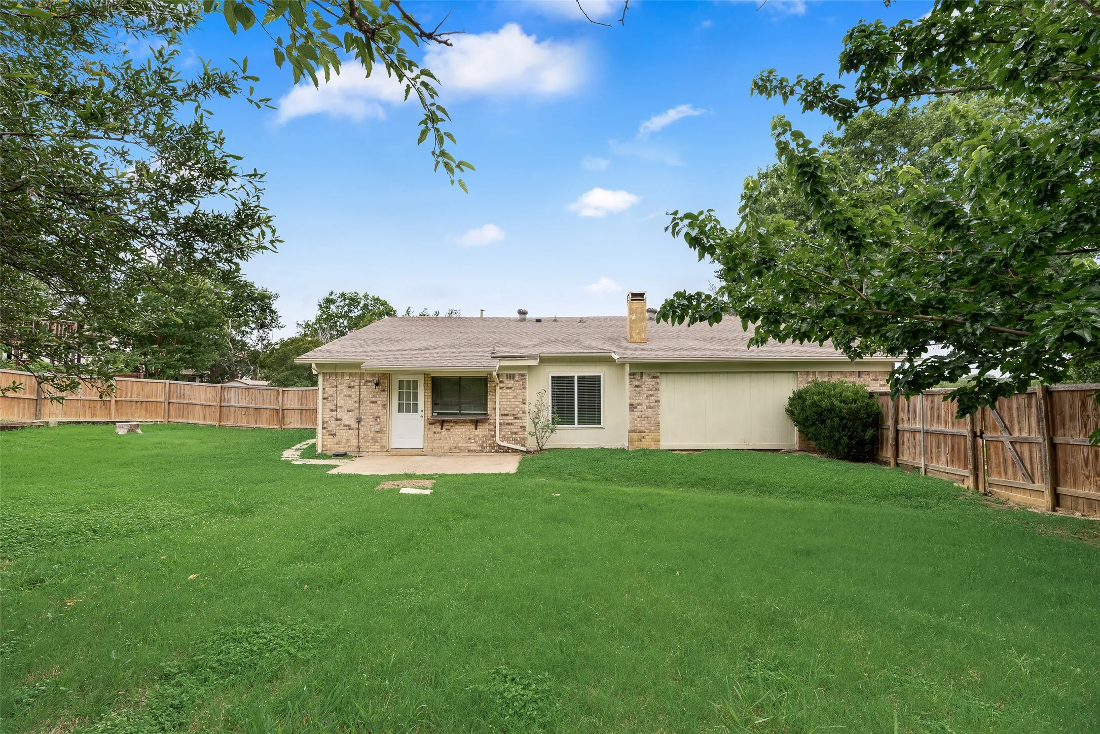 Single Family Residence For Rent in Denton County , 1732 Delaford Court, Carrollton, Texas 75007, 3 Bedroom, 2 Bathroom, 2 Garage spaces, 1,554 Sqft, built in 1983, mls#21300957, Real Estate Agent in Carrollton, Homes For Rent in Denton county, Homes For Rent in Carrollton, Realtor in Carrollton Texas, Real Estate Brokerage Independent Realty Texas, Luminita Cordes Realtor