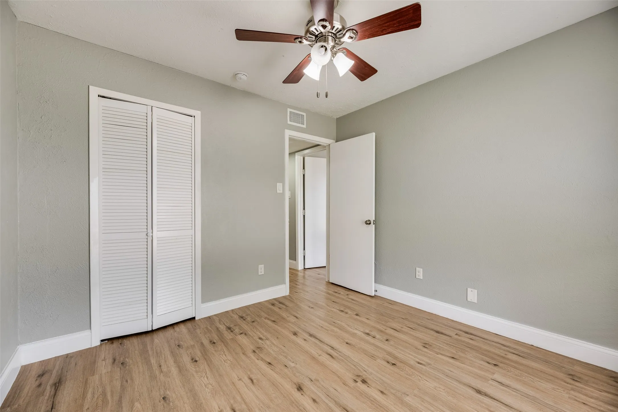 Single Family Residence For Rent in Denton County , 1732 Delaford Court, Carrollton, Texas 75007, 3 Bedroom, 2 Bathroom, 2 Garage spaces, 1,554 Sqft, built in 1983, mls#21300957, Real Estate Agent in Carrollton, Homes For Rent in Denton county, Homes For Rent in Carrollton, Realtor in Carrollton Texas, Real Estate Brokerage Independent Realty Texas, Luminita Cordes Realtor