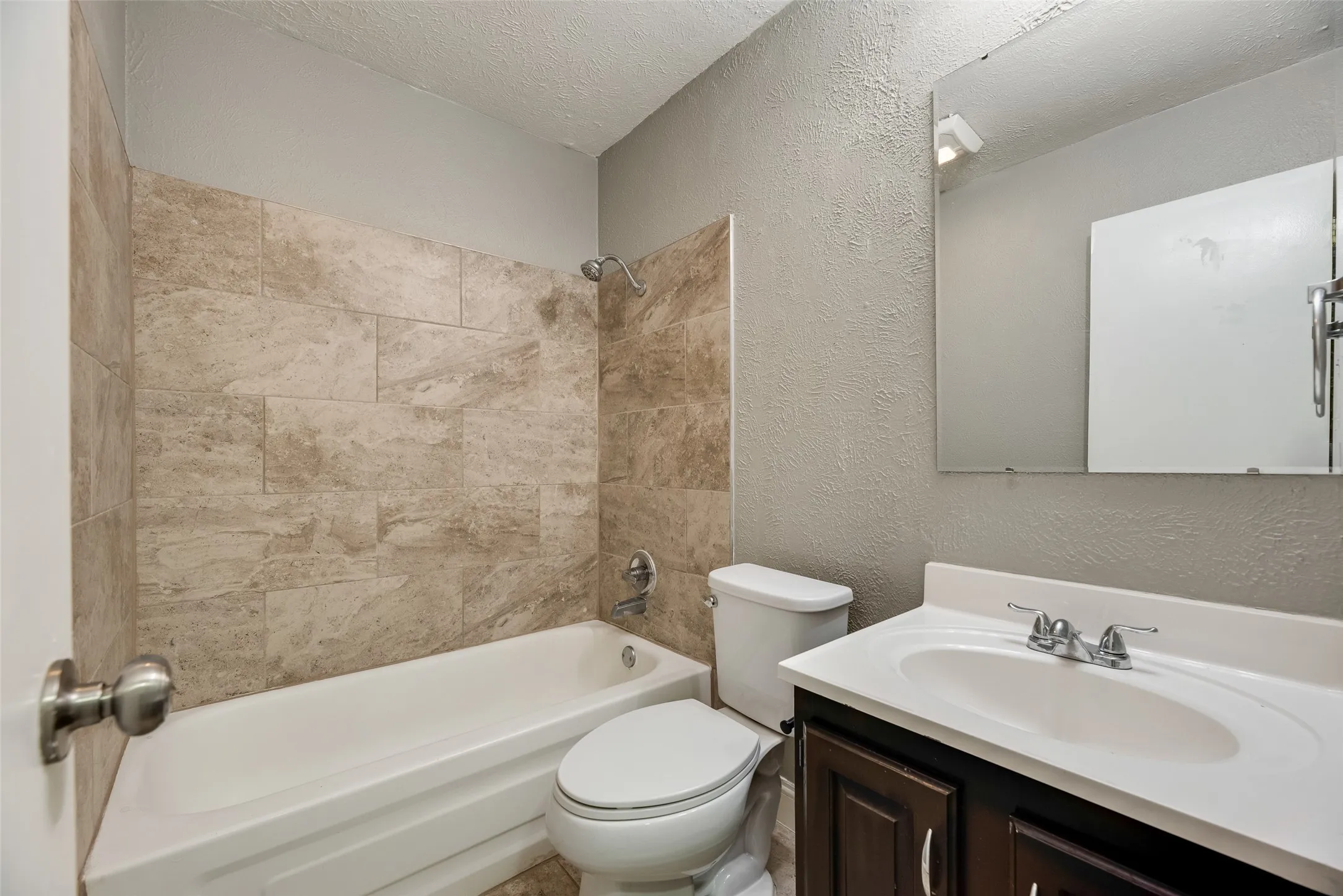 Single Family Residence For Rent in Denton County , 1732 Delaford Court, Carrollton, Texas 75007, 3 Bedroom, 2 Bathroom, 2 Garage spaces, 1,554 Sqft, built in 1983, mls#21300957, Real Estate Agent in Carrollton, Homes For Rent in Denton county, Homes For Rent in Carrollton, Realtor in Carrollton Texas, Real Estate Brokerage Independent Realty Texas, Luminita Cordes Realtor