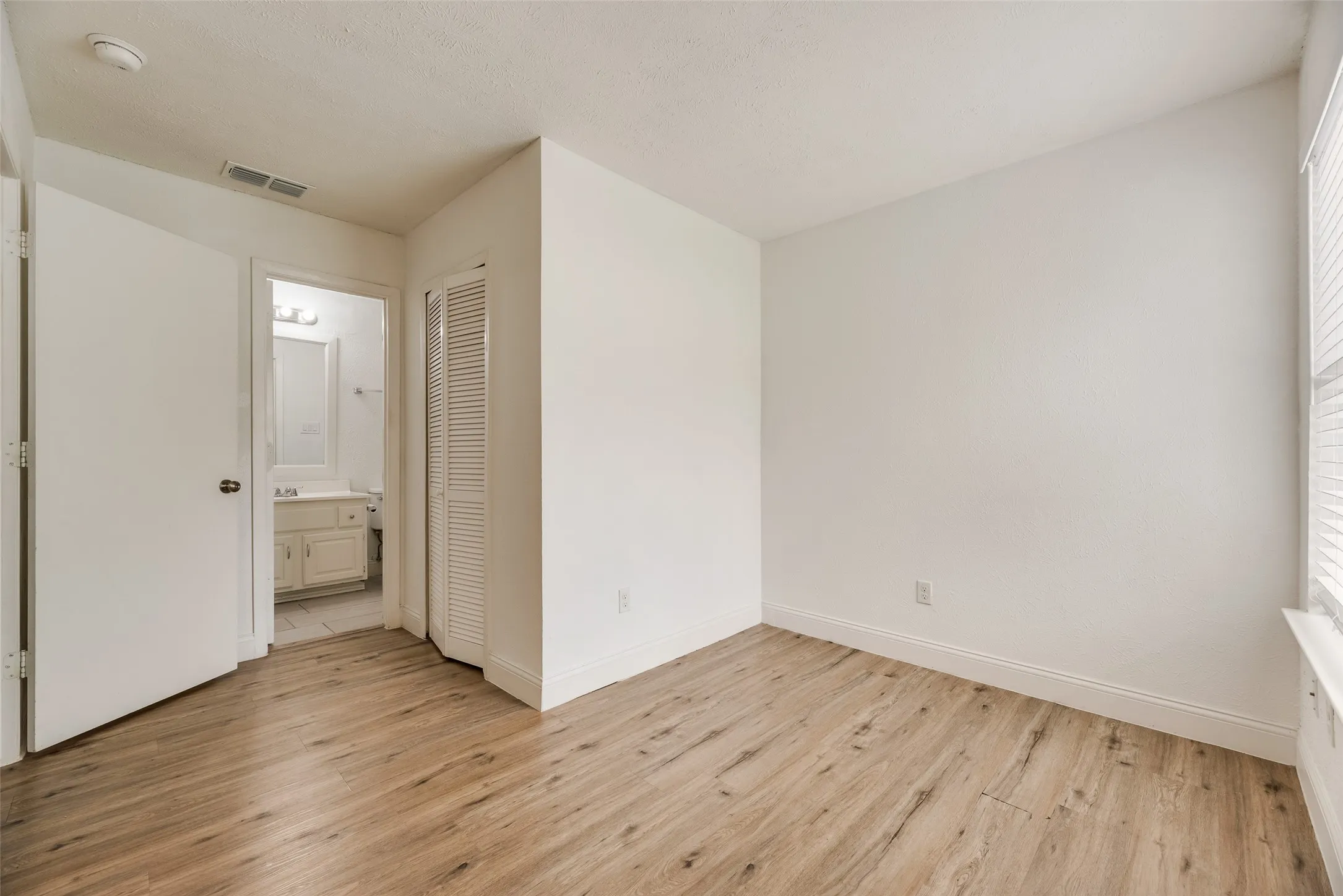 Single Family Residence For Rent in Denton County , 1732 Delaford Court, Carrollton, Texas 75007, 3 Bedroom, 2 Bathroom, 2 Garage spaces, 1,554 Sqft, built in 1983, mls#21300957, Real Estate Agent in Carrollton, Homes For Rent in Denton county, Homes For Rent in Carrollton, Realtor in Carrollton Texas, Real Estate Brokerage Independent Realty Texas, Luminita Cordes Realtor