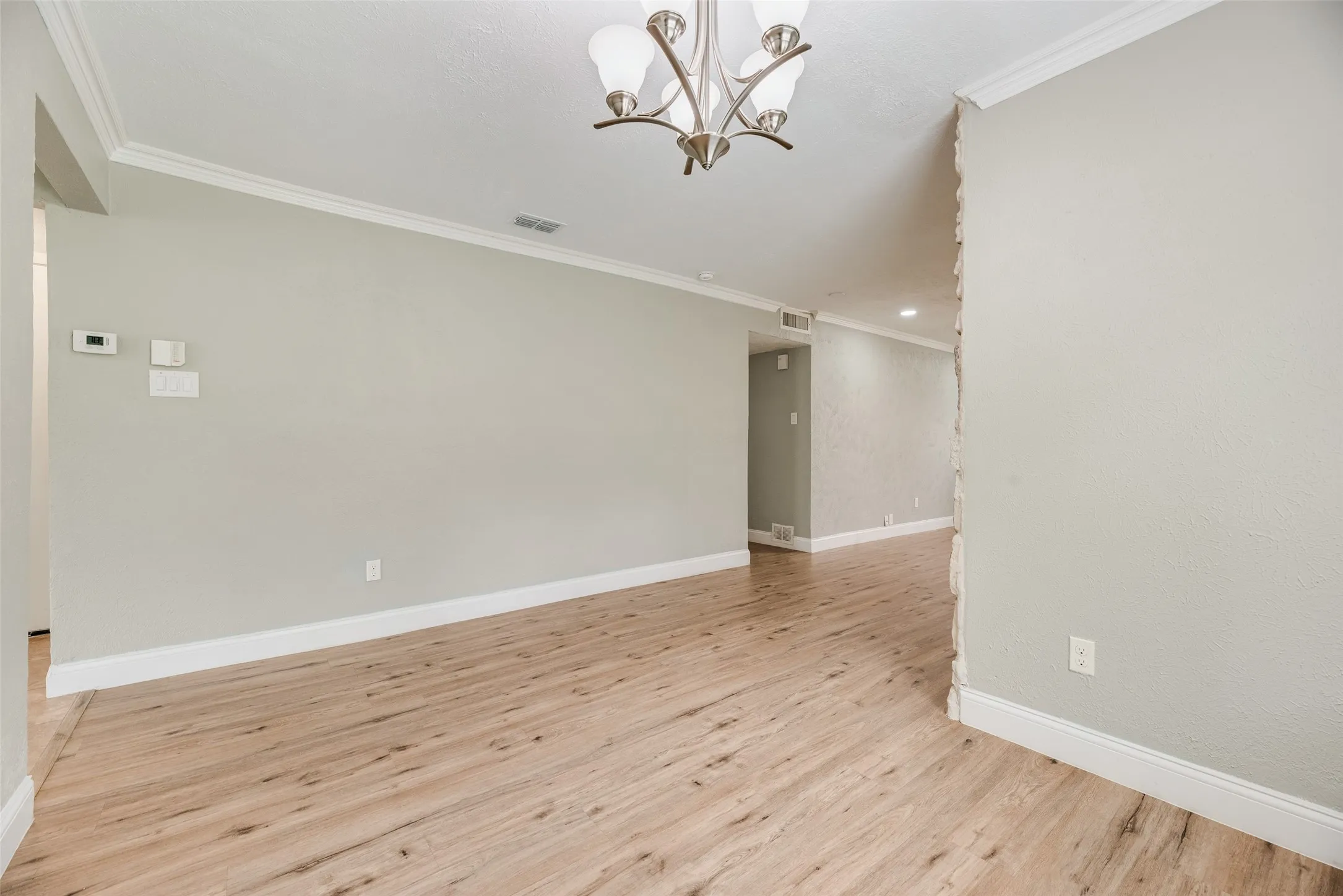 Single Family Residence For Rent in Denton County , 1732 Delaford Court, Carrollton, Texas 75007, 3 Bedroom, 2 Bathroom, 2 Garage spaces, 1,554 Sqft, built in 1983, mls#21300957, Real Estate Agent in Carrollton, Homes For Rent in Denton county, Homes For Rent in Carrollton, Realtor in Carrollton Texas, Real Estate Brokerage Independent Realty Texas, Luminita Cordes Realtor