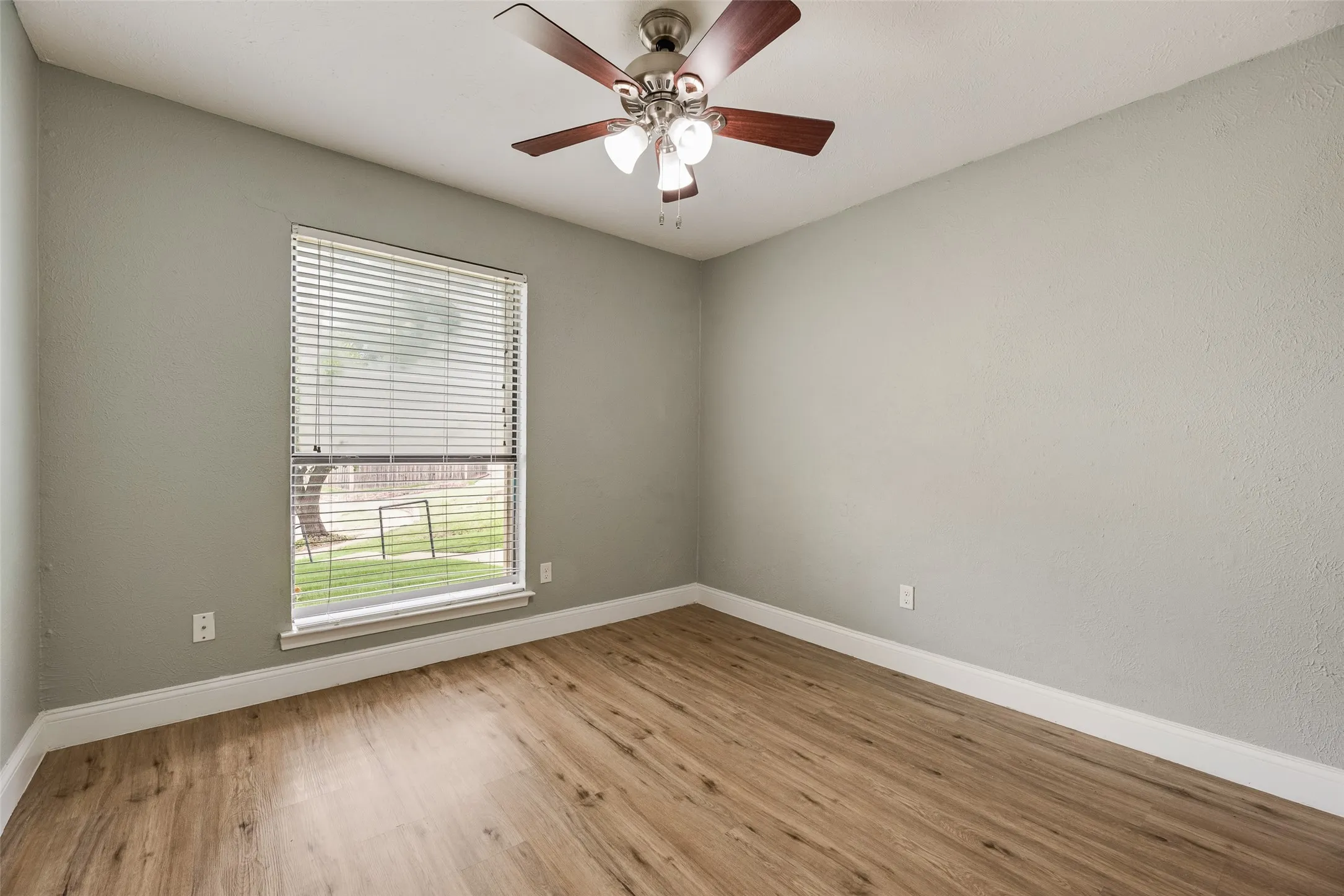 Single Family Residence For Rent in Denton County , 1732 Delaford Court, Carrollton, Texas 75007, 3 Bedroom, 2 Bathroom, 2 Garage spaces, 1,554 Sqft, built in 1983, mls#21300957, Real Estate Agent in Carrollton, Homes For Rent in Denton county, Homes For Rent in Carrollton, Realtor in Carrollton Texas, Real Estate Brokerage Independent Realty Texas, Luminita Cordes Realtor