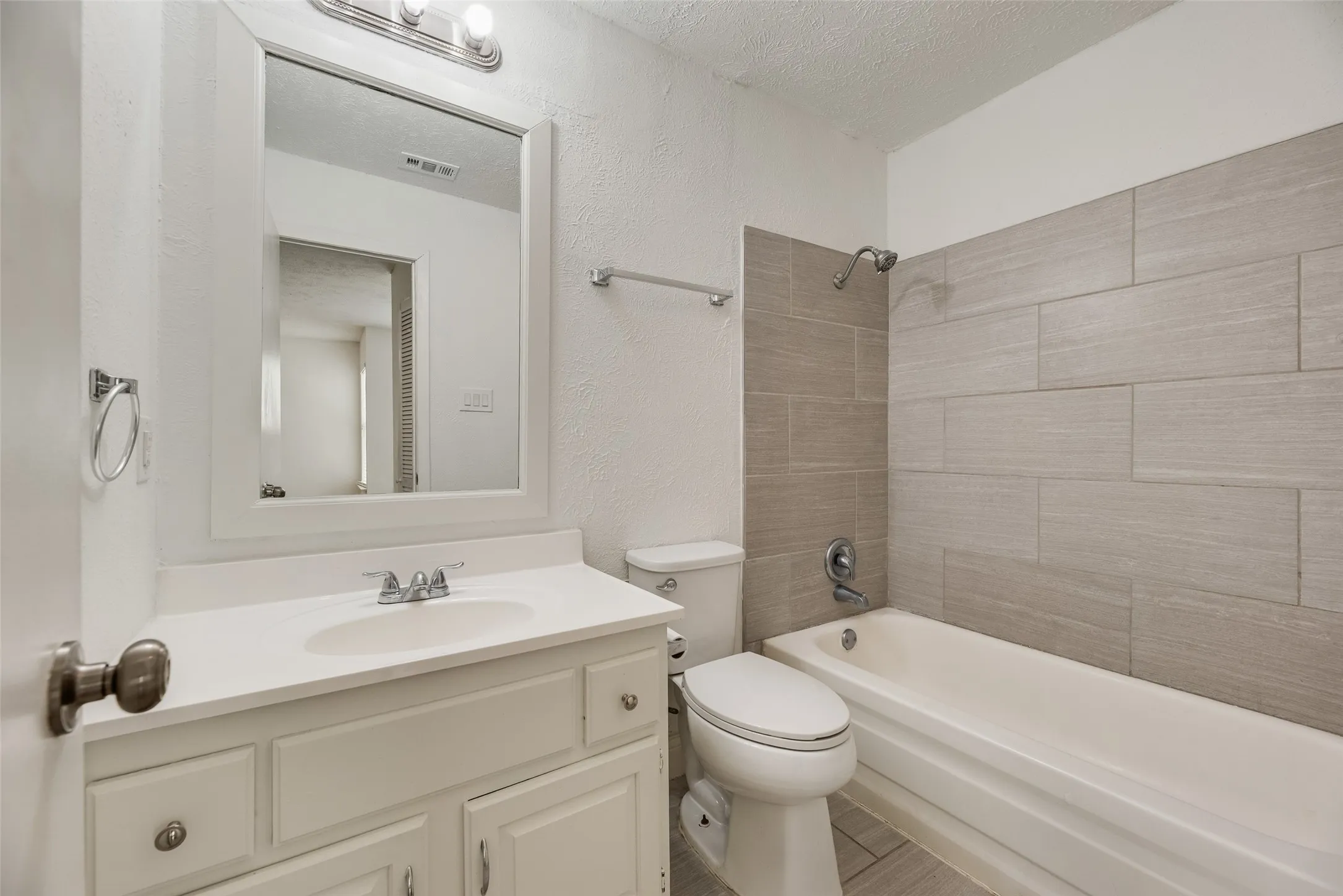 Single Family Residence For Rent in Denton County , 1732 Delaford Court, Carrollton, Texas 75007, 3 Bedroom, 2 Bathroom, 2 Garage spaces, 1,554 Sqft, built in 1983, mls#21300957, Real Estate Agent in Carrollton, Homes For Rent in Denton county, Homes For Rent in Carrollton, Realtor in Carrollton Texas, Real Estate Brokerage Independent Realty Texas, Luminita Cordes Realtor
