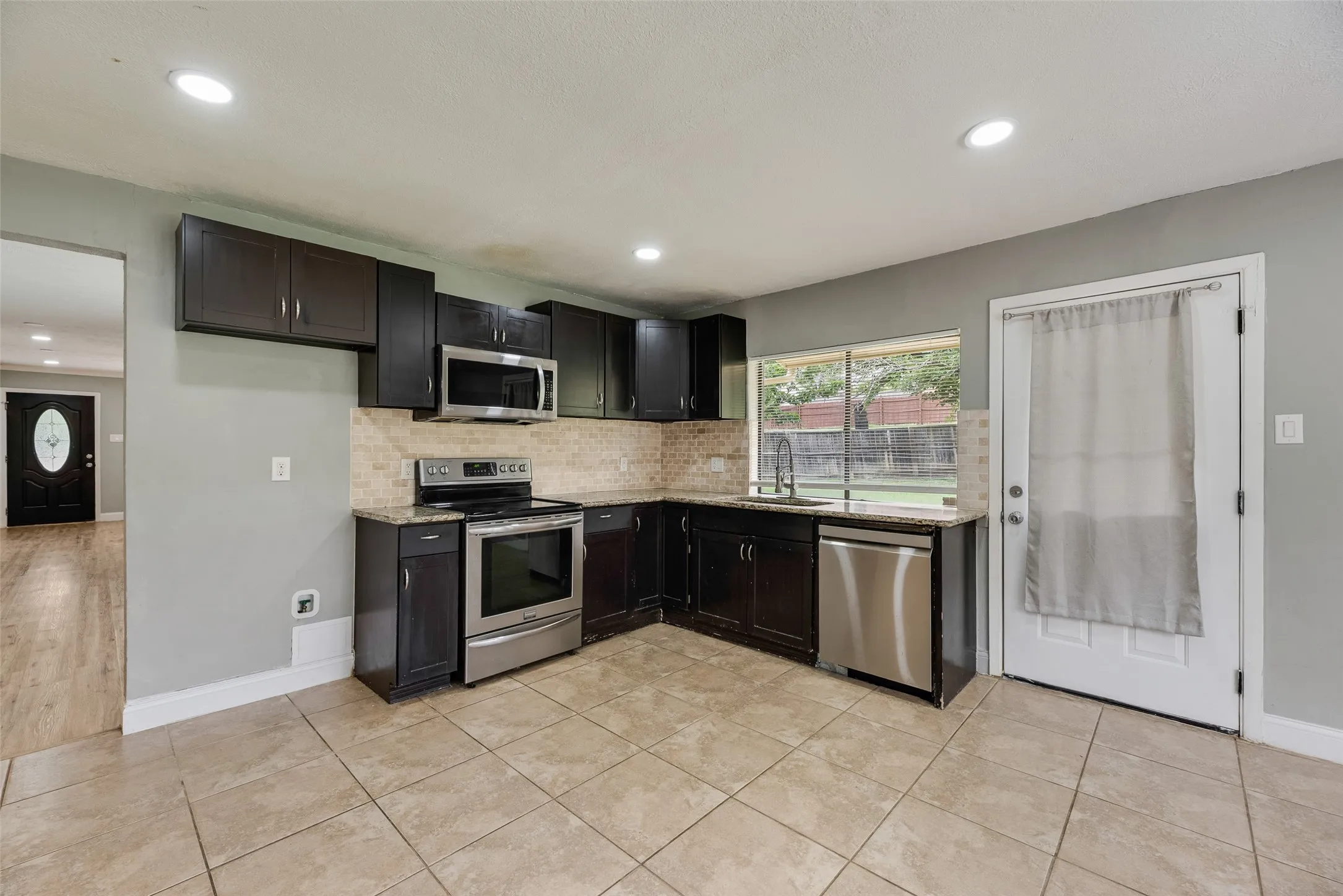 Single Family Residence For Rent in Denton County , 1732 Delaford Court, Carrollton, Texas 75007, 3 Bedroom, 2 Bathroom, 2 Garage spaces, 1,554 Sqft, built in 1983, mls#21300957, Real Estate Agent in Carrollton, Homes For Rent in Denton county, Homes For Rent in Carrollton, Realtor in Carrollton Texas, Real Estate Brokerage Independent Realty Texas, Luminita Cordes Realtor