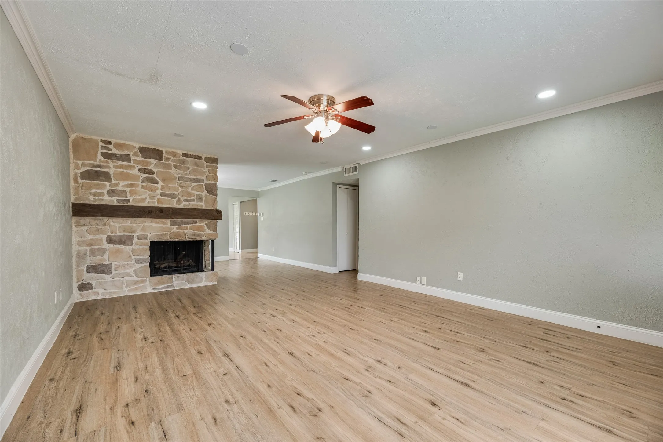 Single Family Residence For Rent in Denton County , 1732 Delaford Court, Carrollton, Texas 75007, 3 Bedroom, 2 Bathroom, 2 Garage spaces, 1,554 Sqft, built in 1983, mls#21300957, Real Estate Agent in Carrollton, Homes For Rent in Denton county, Homes For Rent in Carrollton, Realtor in Carrollton Texas, Real Estate Brokerage Independent Realty Texas, Luminita Cordes Realtor
