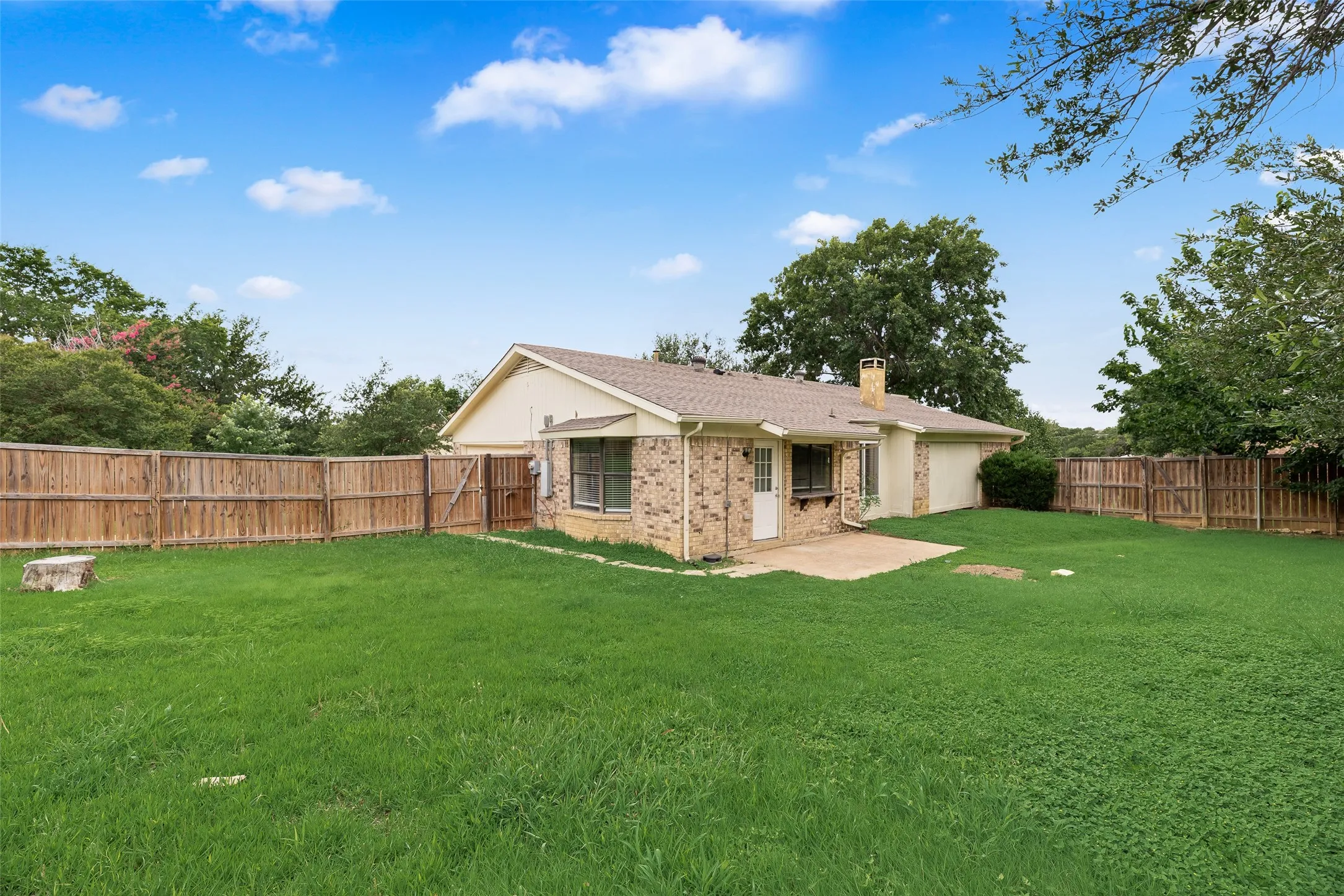 Single Family Residence For Rent in Denton County , 1732 Delaford Court, Carrollton, Texas 75007, 3 Bedroom, 2 Bathroom, 2 Garage spaces, 1,554 Sqft, built in 1983, mls#21300957, Real Estate Agent in Carrollton, Homes For Rent in Denton county, Homes For Rent in Carrollton, Realtor in Carrollton Texas, Real Estate Brokerage Independent Realty Texas, Luminita Cordes Realtor