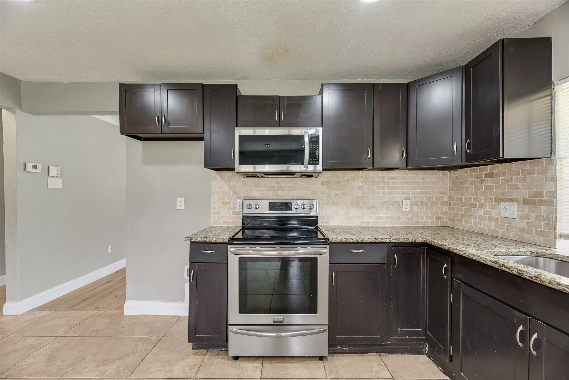 Single Family Residence For Rent in Denton County , 1732 Delaford Court, Carrollton, Texas 75007, 3 Bedroom, 2 Bathroom, 2 Garage spaces, 1,554 Sqft, built in 1983, mls#21300957, Real Estate Agent in Carrollton, Homes For Rent in Denton county, Homes For Rent in Carrollton, Realtor in Carrollton Texas, Real Estate Brokerage Independent Realty Texas, Luminita Cordes Realtor