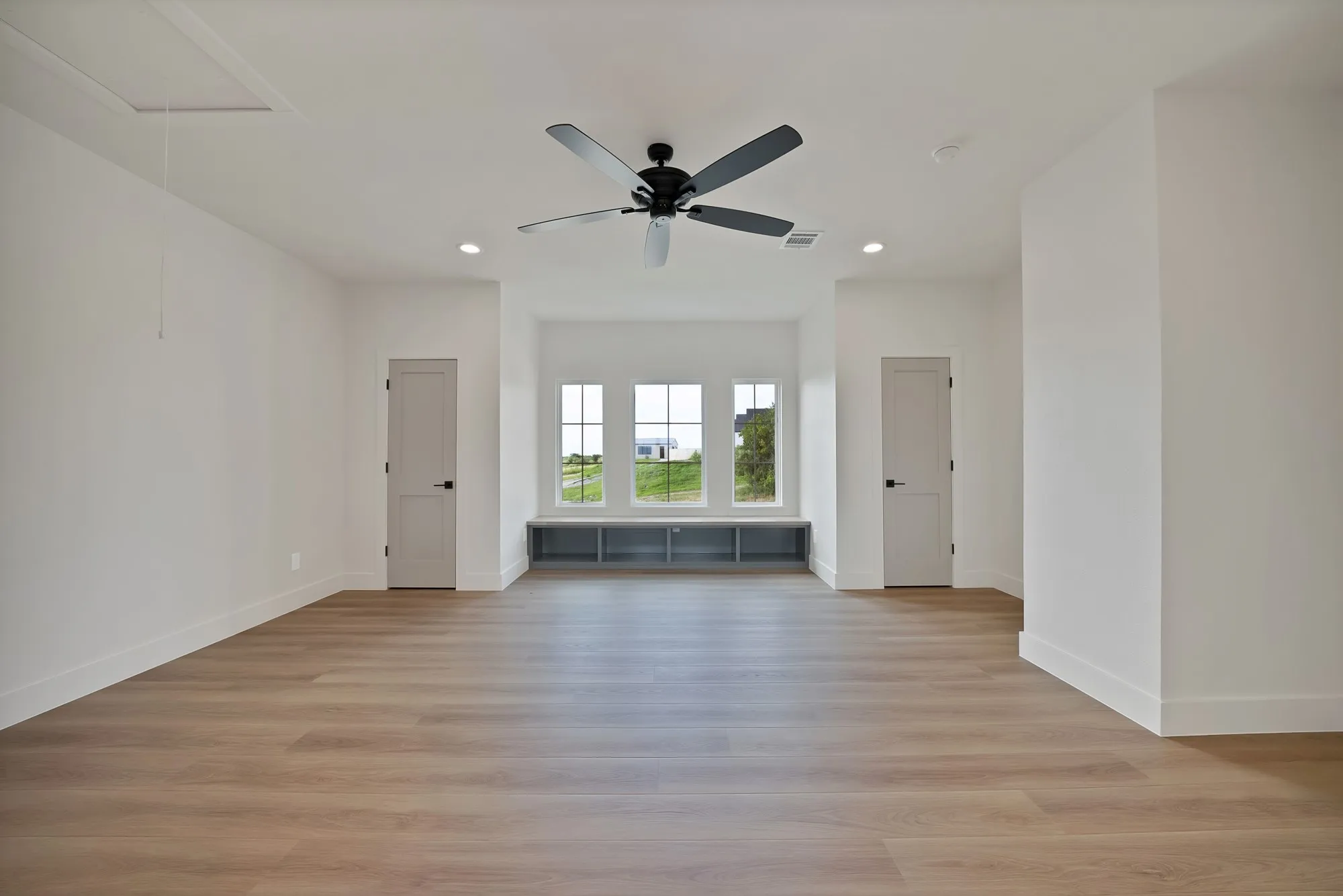 Single Family Residence For Sale in Parker County , 205 Wren View, Weatherford, Texas 76087, 5 Bedroom, 5 Bathroom, 3 Garage spaces, 3,717 Sqft, built in 2026, mls#21300306, Real Estate Agent in Weatherford, Homes For Sale in Parker county, Homes For Sale in Weatherford, Realtor in Weatherford Texas, Real Estate Brokerage Independent Realty Texas, Luminita Cordes Realtor