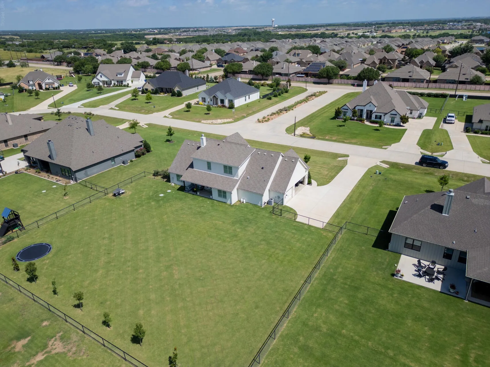 Single Family Residence For Sale in Denton County , 1401 Oliver Creek Lane, Justin, Texas 76247, 4 Bedroom, 3 Bathroom, 3 Garage spaces, 2,799 Sqft, built in 2019, mls#21300955, Real Estate Agent in Justin, Homes For Sale in Denton county, Homes For Sale in Justin, Realtor in Justin Texas, Real Estate Brokerage Independent Realty Texas, Luminita Cordes Realtor