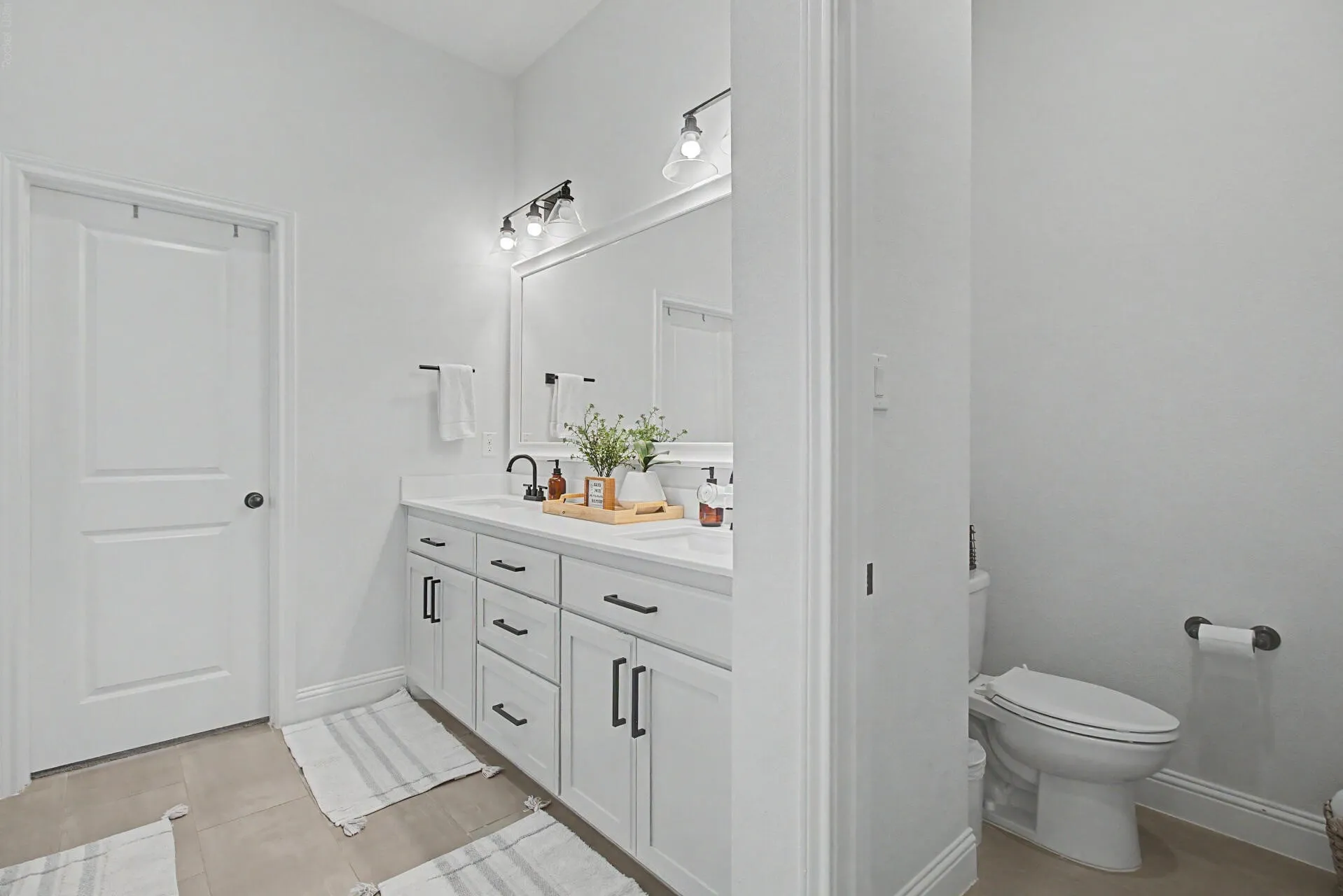 Single Family Residence For Sale in Denton County , 1401 Oliver Creek Lane, Justin, Texas 76247, 4 Bedroom, 3 Bathroom, 3 Garage spaces, 2,799 Sqft, built in 2019, mls#21300955, Real Estate Agent in Justin, Homes For Sale in Denton county, Homes For Sale in Justin, Realtor in Justin Texas, Real Estate Brokerage Independent Realty Texas, Luminita Cordes Realtor