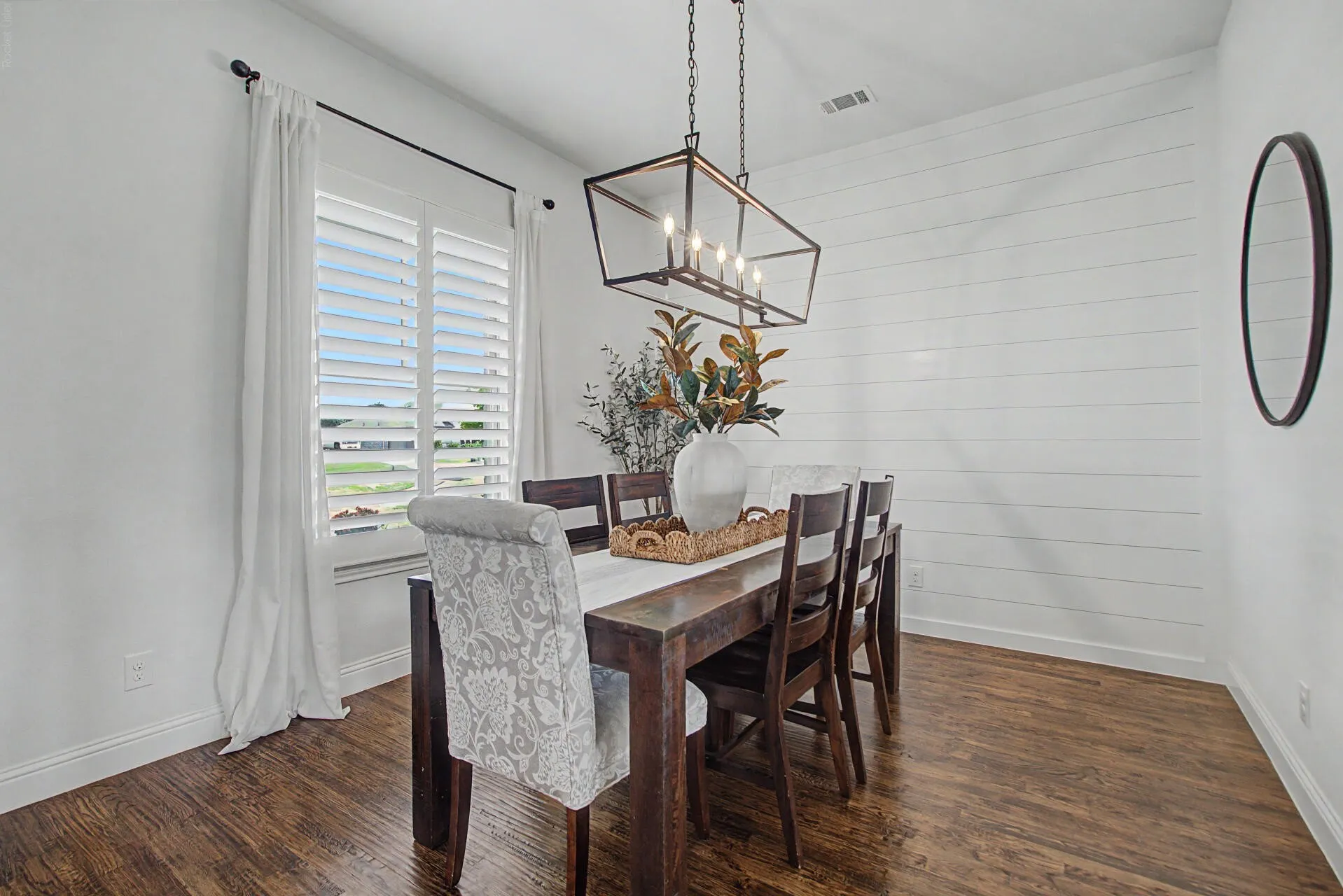 Single Family Residence For Sale in Denton County , 1401 Oliver Creek Lane, Justin, Texas 76247, 4 Bedroom, 3 Bathroom, 3 Garage spaces, 2,799 Sqft, built in 2019, mls#21300955, Real Estate Agent in Justin, Homes For Sale in Denton county, Homes For Sale in Justin, Realtor in Justin Texas, Real Estate Brokerage Independent Realty Texas, Luminita Cordes Realtor