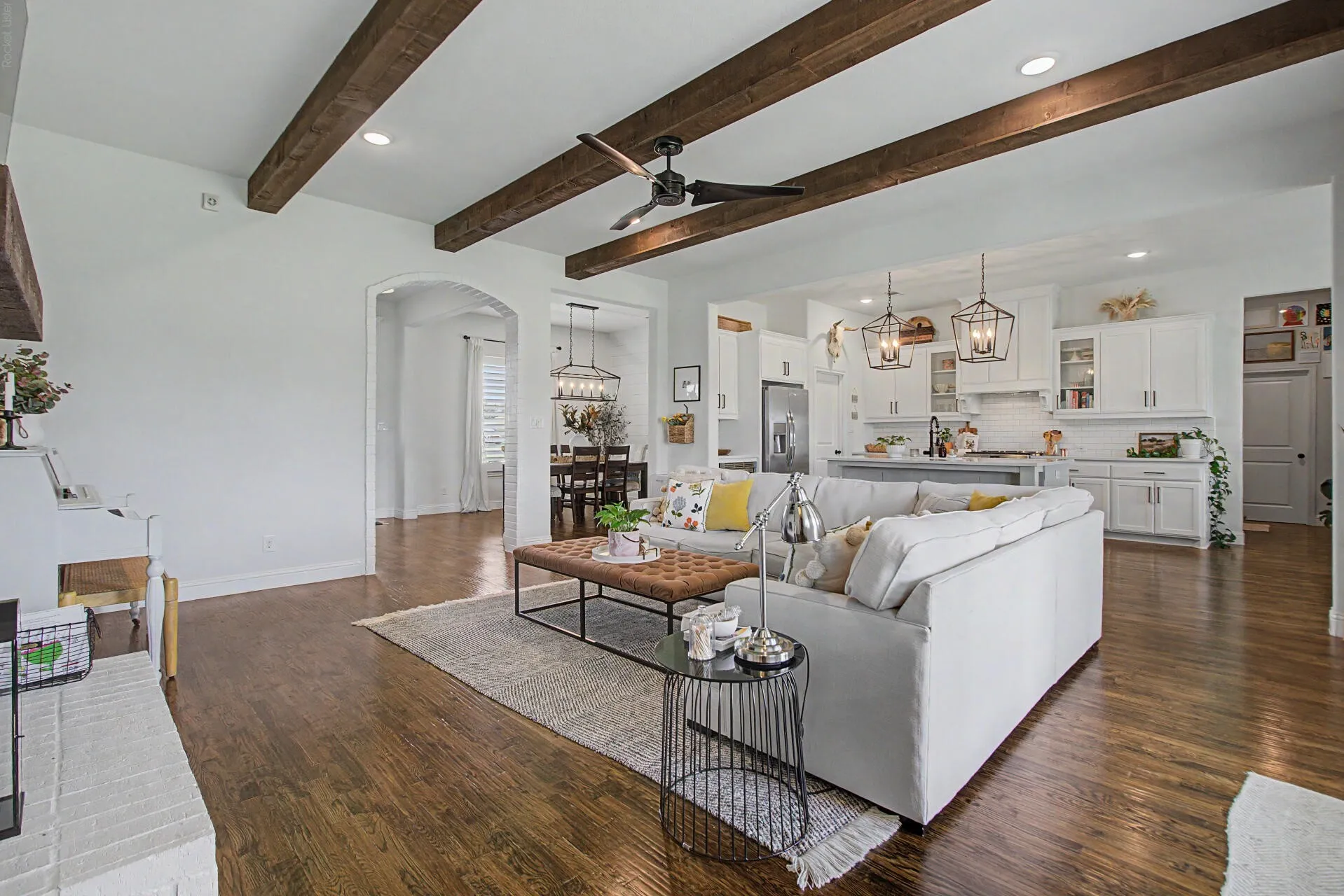 Single Family Residence For Sale in Denton County , 1401 Oliver Creek Lane, Justin, Texas 76247, 4 Bedroom, 3 Bathroom, 3 Garage spaces, 2,799 Sqft, built in 2019, mls#21300955, Real Estate Agent in Justin, Homes For Sale in Denton county, Homes For Sale in Justin, Realtor in Justin Texas, Real Estate Brokerage Independent Realty Texas, Luminita Cordes Realtor