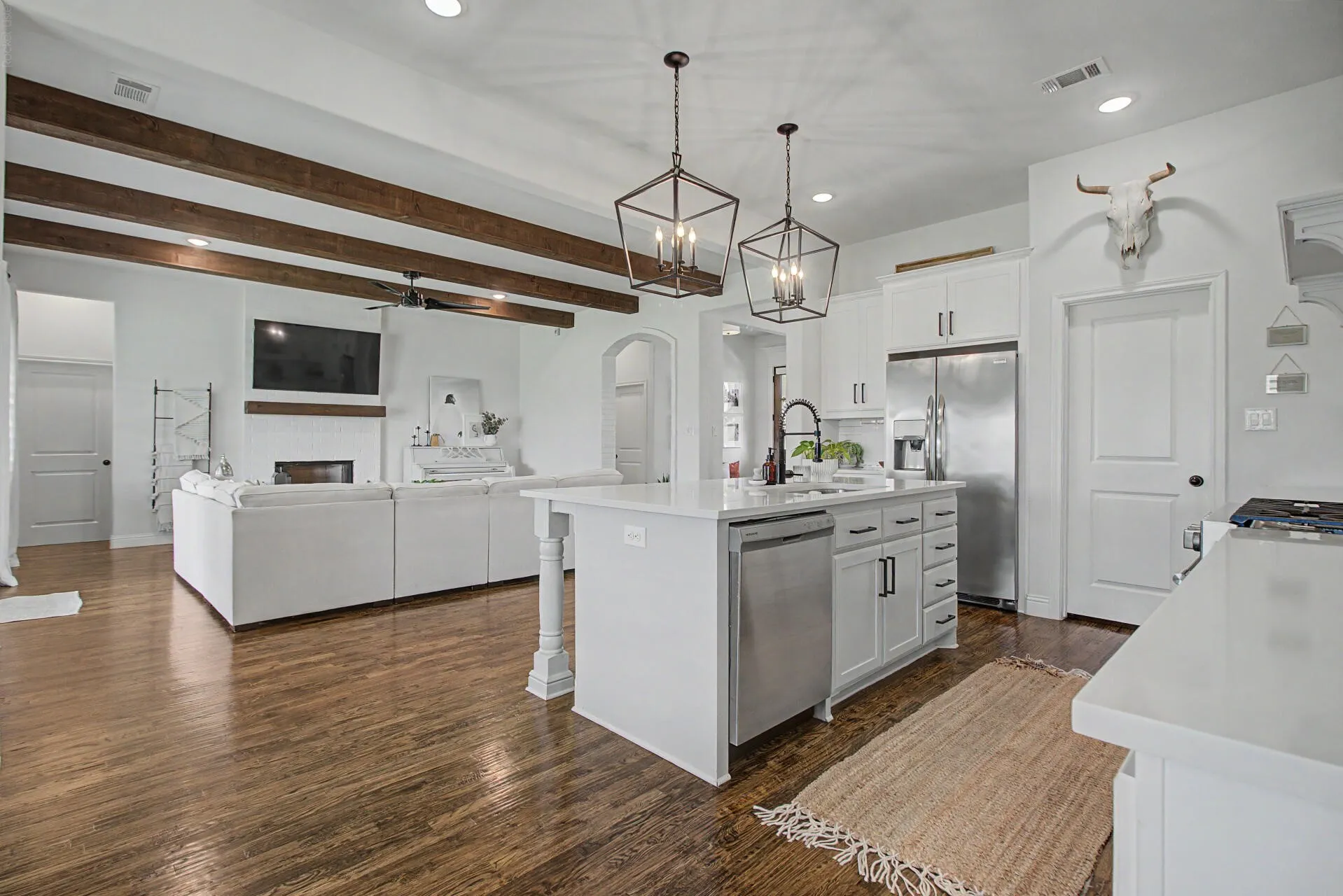 Single Family Residence For Sale in Denton County , 1401 Oliver Creek Lane, Justin, Texas 76247, 4 Bedroom, 3 Bathroom, 3 Garage spaces, 2,799 Sqft, built in 2019, mls#21300955, Real Estate Agent in Justin, Homes For Sale in Denton county, Homes For Sale in Justin, Realtor in Justin Texas, Real Estate Brokerage Independent Realty Texas, Luminita Cordes Realtor