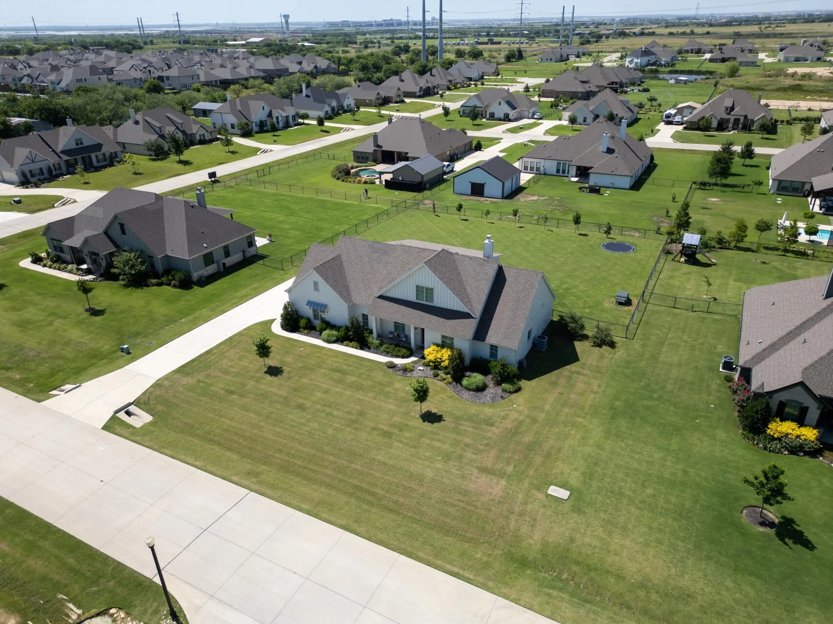 Single Family Residence For Sale in Denton County , 1401 Oliver Creek Lane, Justin, Texas 76247, 4 Bedroom, 3 Bathroom, 3 Garage spaces, 2,799 Sqft, built in 2019, mls#21300955, Real Estate Agent in Justin, Homes For Sale in Denton county, Homes For Sale in Justin, Realtor in Justin Texas, Real Estate Brokerage Independent Realty Texas, Luminita Cordes Realtor