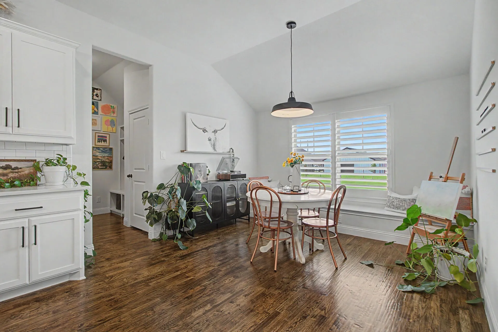 Single Family Residence For Sale in Denton County , 1401 Oliver Creek Lane, Justin, Texas 76247, 4 Bedroom, 3 Bathroom, 3 Garage spaces, 2,799 Sqft, built in 2019, mls#21300955, Real Estate Agent in Justin, Homes For Sale in Denton county, Homes For Sale in Justin, Realtor in Justin Texas, Real Estate Brokerage Independent Realty Texas, Luminita Cordes Realtor