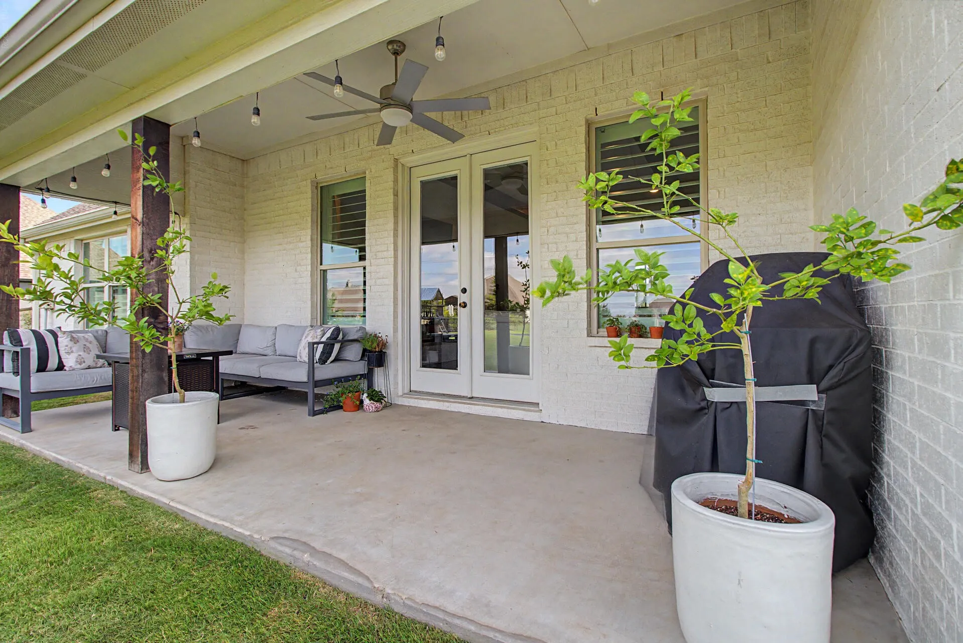 Single Family Residence For Sale in Denton County , 1401 Oliver Creek Lane, Justin, Texas 76247, 4 Bedroom, 3 Bathroom, 3 Garage spaces, 2,799 Sqft, built in 2019, mls#21300955, Real Estate Agent in Justin, Homes For Sale in Denton county, Homes For Sale in Justin, Realtor in Justin Texas, Real Estate Brokerage Independent Realty Texas, Luminita Cordes Realtor
