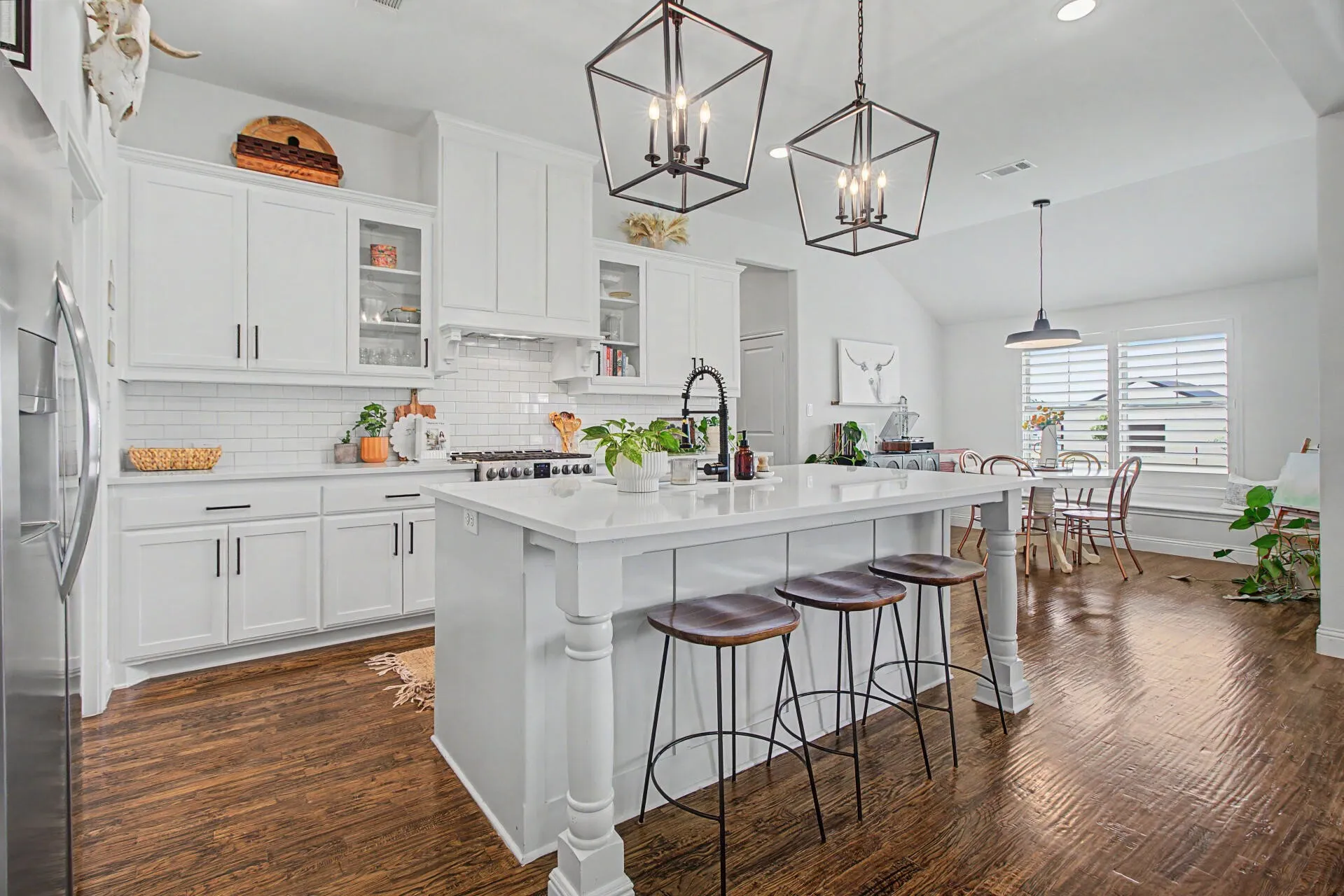 Single Family Residence For Sale in Denton County , 1401 Oliver Creek Lane, Justin, Texas 76247, 4 Bedroom, 3 Bathroom, 3 Garage spaces, 2,799 Sqft, built in 2019, mls#21300955, Real Estate Agent in Justin, Homes For Sale in Denton county, Homes For Sale in Justin, Realtor in Justin Texas, Real Estate Brokerage Independent Realty Texas, Luminita Cordes Realtor