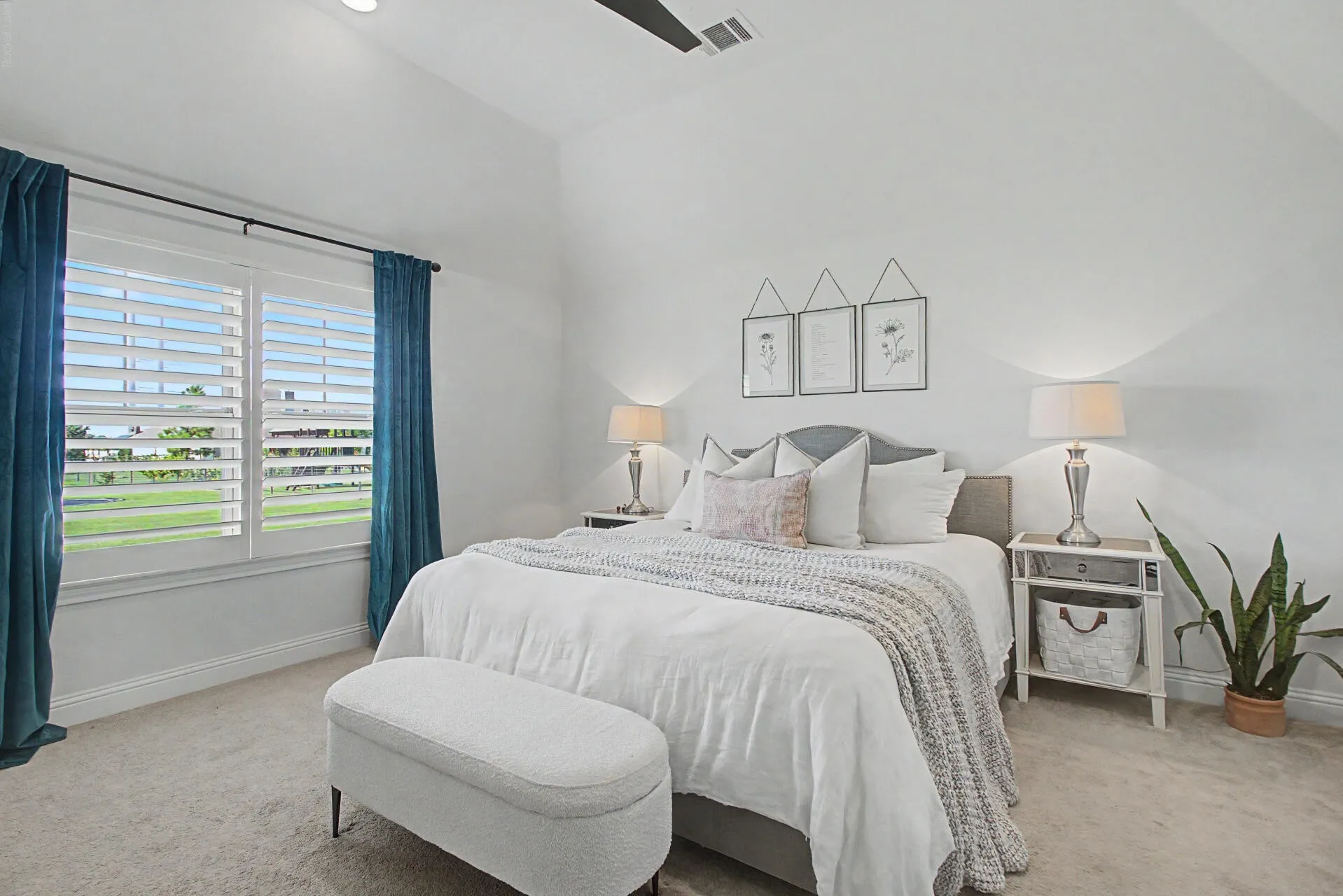 Single Family Residence For Sale in Denton County , 1401 Oliver Creek Lane, Justin, Texas 76247, 4 Bedroom, 3 Bathroom, 3 Garage spaces, 2,799 Sqft, built in 2019, mls#21300955, Real Estate Agent in Justin, Homes For Sale in Denton county, Homes For Sale in Justin, Realtor in Justin Texas, Real Estate Brokerage Independent Realty Texas, Luminita Cordes Realtor