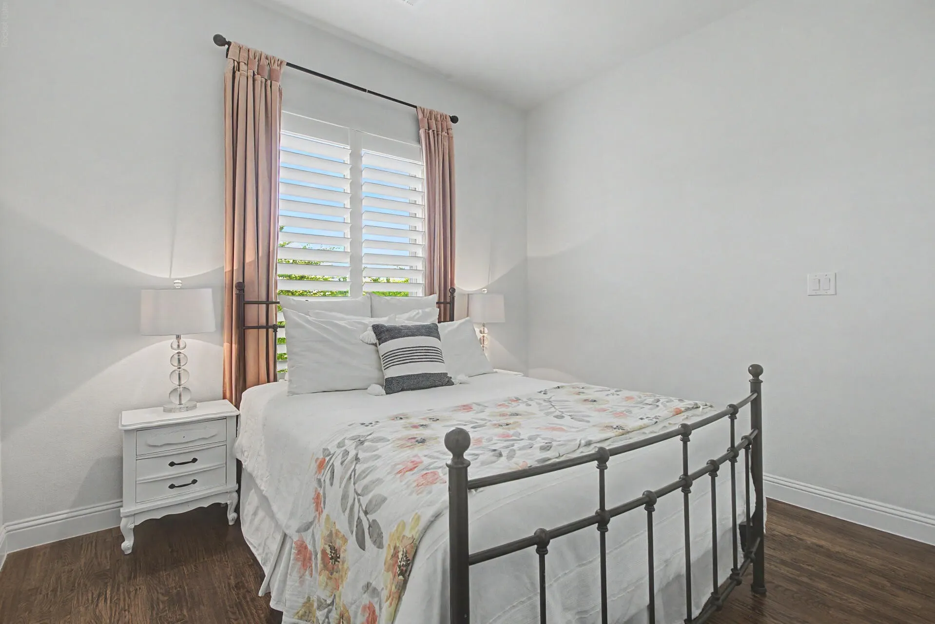 Single Family Residence For Sale in Denton County , 1401 Oliver Creek Lane, Justin, Texas 76247, 4 Bedroom, 3 Bathroom, 3 Garage spaces, 2,799 Sqft, built in 2019, mls#21300955, Real Estate Agent in Justin, Homes For Sale in Denton county, Homes For Sale in Justin, Realtor in Justin Texas, Real Estate Brokerage Independent Realty Texas, Luminita Cordes Realtor