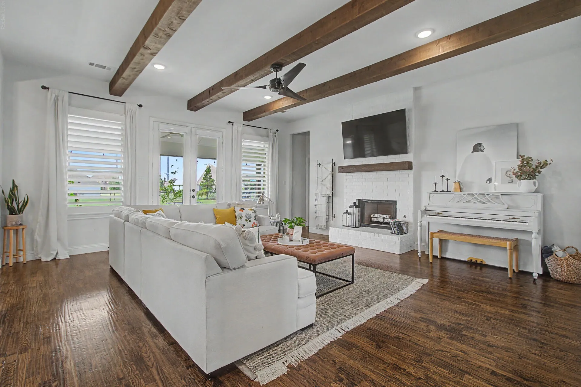 Single Family Residence For Sale in Denton County , 1401 Oliver Creek Lane, Justin, Texas 76247, 4 Bedroom, 3 Bathroom, 3 Garage spaces, 2,799 Sqft, built in 2019, mls#21300955, Real Estate Agent in Justin, Homes For Sale in Denton county, Homes For Sale in Justin, Realtor in Justin Texas, Real Estate Brokerage Independent Realty Texas, Luminita Cordes Realtor