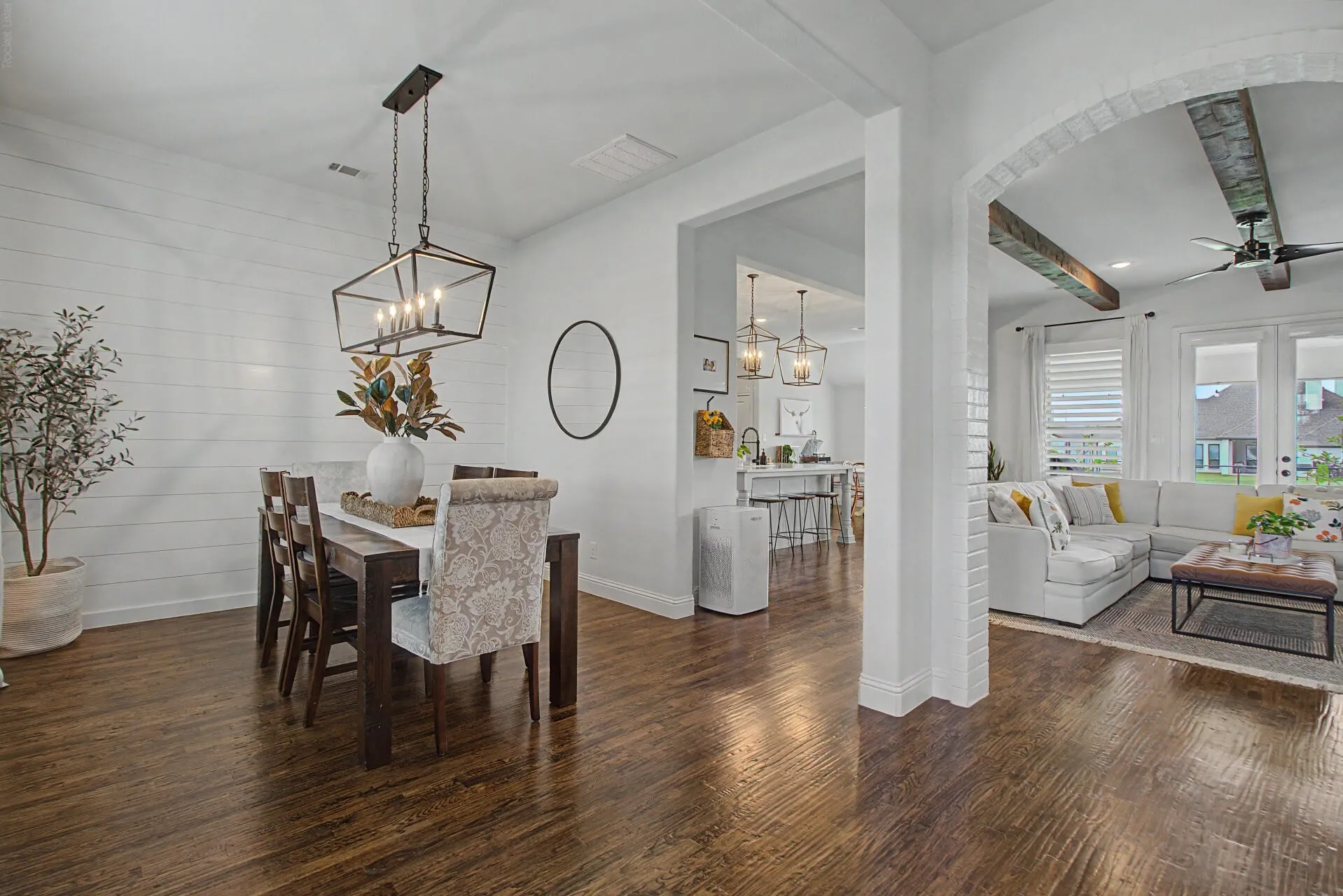 Single Family Residence For Sale in Denton County , 1401 Oliver Creek Lane, Justin, Texas 76247, 4 Bedroom, 3 Bathroom, 3 Garage spaces, 2,799 Sqft, built in 2019, mls#21300955, Real Estate Agent in Justin, Homes For Sale in Denton county, Homes For Sale in Justin, Realtor in Justin Texas, Real Estate Brokerage Independent Realty Texas, Luminita Cordes Realtor