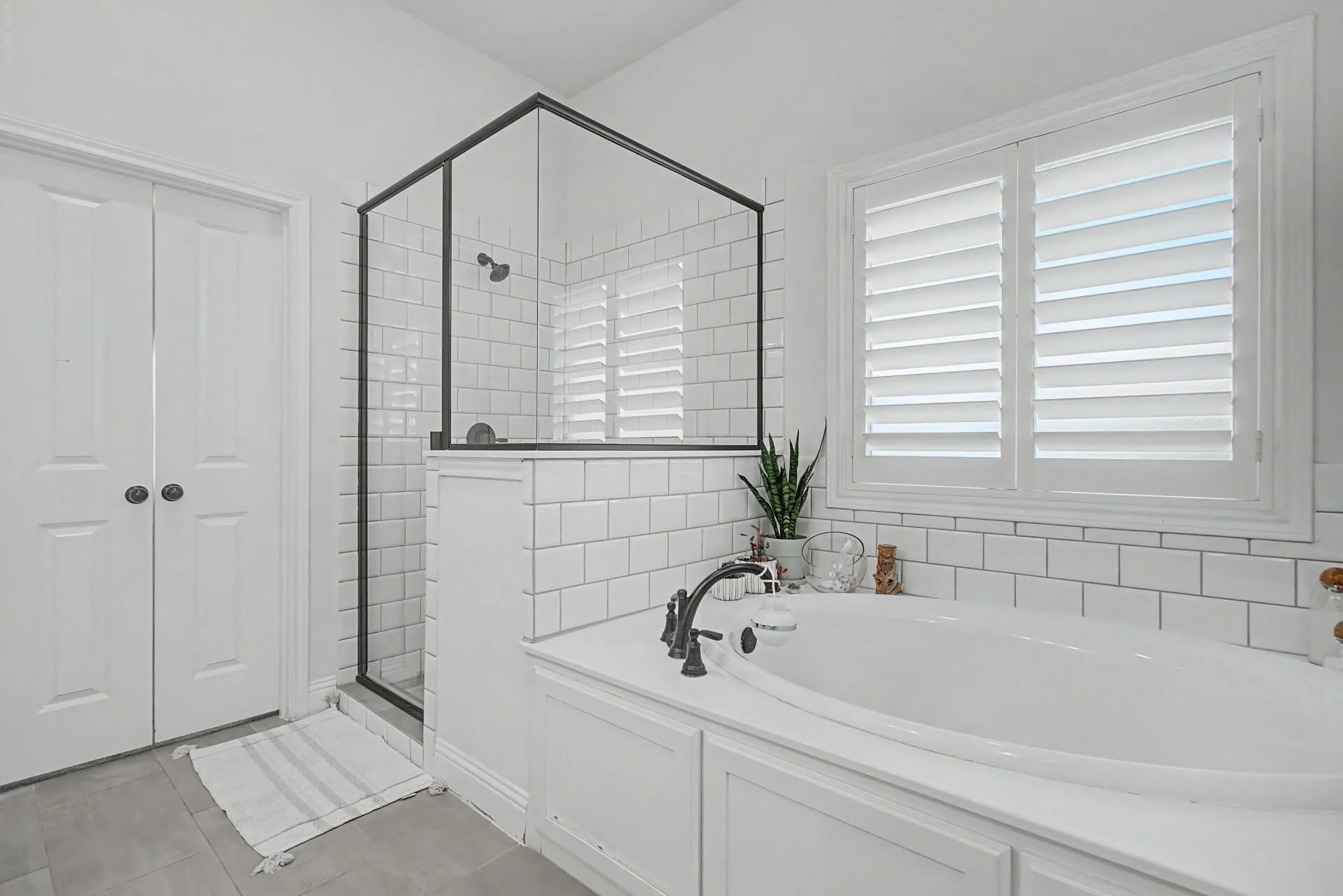 Single Family Residence For Sale in Denton County , 1401 Oliver Creek Lane, Justin, Texas 76247, 4 Bedroom, 3 Bathroom, 3 Garage spaces, 2,799 Sqft, built in 2019, mls#21300955, Real Estate Agent in Justin, Homes For Sale in Denton county, Homes For Sale in Justin, Realtor in Justin Texas, Real Estate Brokerage Independent Realty Texas, Luminita Cordes Realtor