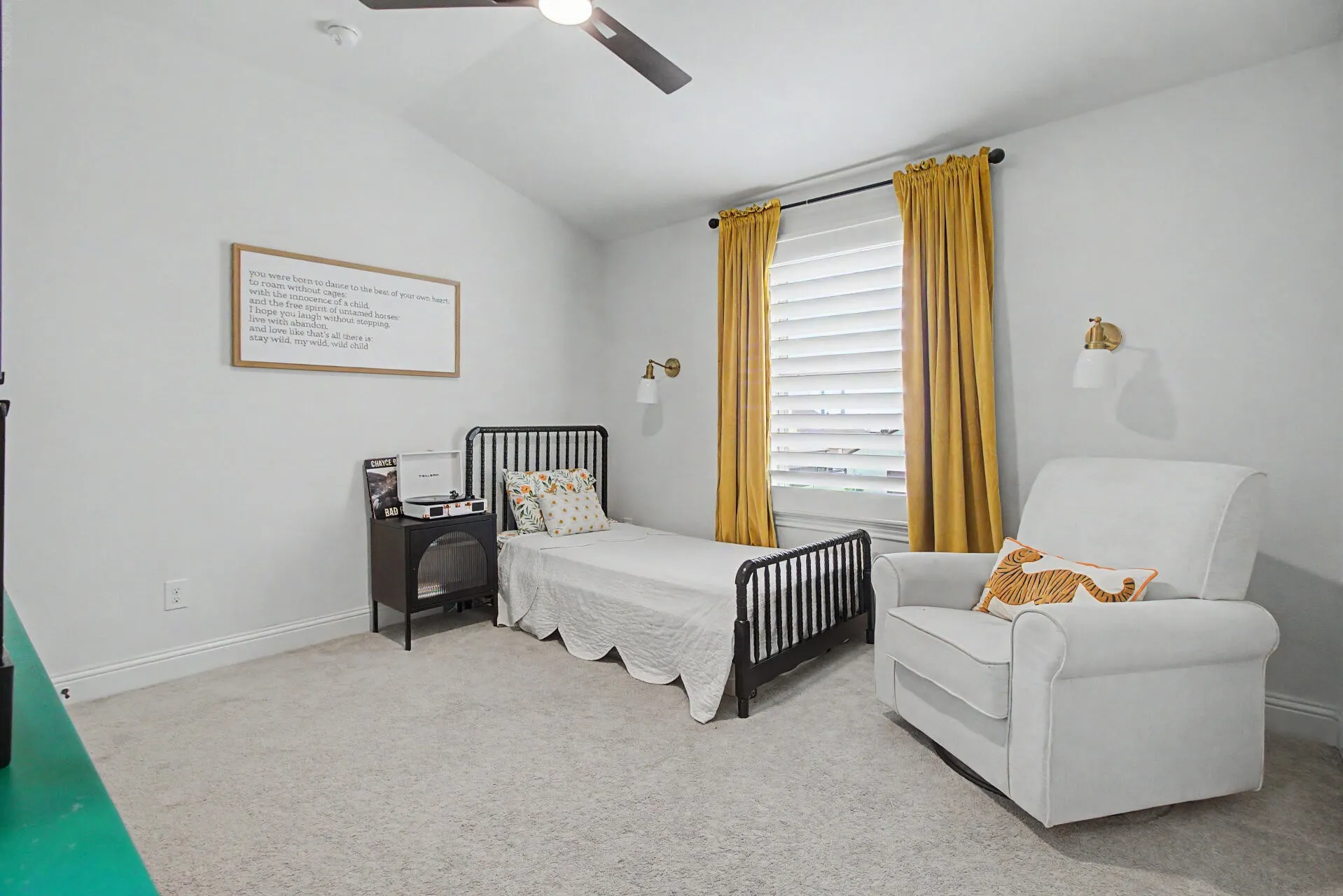 Single Family Residence For Sale in Denton County , 1401 Oliver Creek Lane, Justin, Texas 76247, 4 Bedroom, 3 Bathroom, 3 Garage spaces, 2,799 Sqft, built in 2019, mls#21300955, Real Estate Agent in Justin, Homes For Sale in Denton county, Homes For Sale in Justin, Realtor in Justin Texas, Real Estate Brokerage Independent Realty Texas, Luminita Cordes Realtor