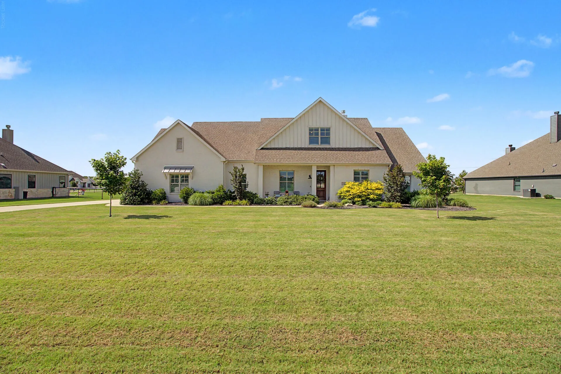 Single Family Residence For Sale in Denton County , 1401 Oliver Creek Lane, Justin, Texas 76247, 4 Bedroom, 3 Bathroom, 3 Garage spaces, 2,799 Sqft, built in 2019, mls#21300955, Real Estate Agent in Justin, Homes For Sale in Denton county, Homes For Sale in Justin, Realtor in Justin Texas, Real Estate Brokerage Independent Realty Texas, Luminita Cordes Realtor