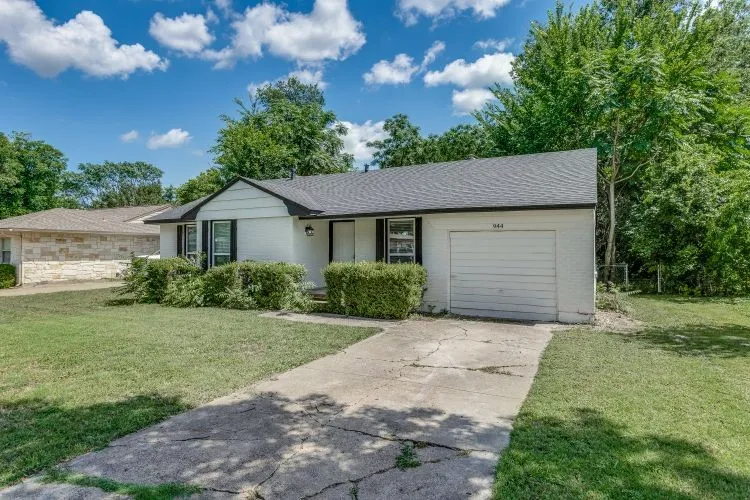 Single Family Residence For Sale in Dallas County , 944 Old Orchard Road, Garland, Texas 75041, 4 Bedrooms, 2 Bathrooms, Garage spaces, 1,526 Sqft, built in 1954, Price $272,900, mls#21300217, Real Estate Agent in Garland, Homes For Sale in Dallas county, Homes For Sale in Garland, Realtor in Garland Texas, Real Estate Brokerage Independent Realty Texas, Luminita Cordes Realtor