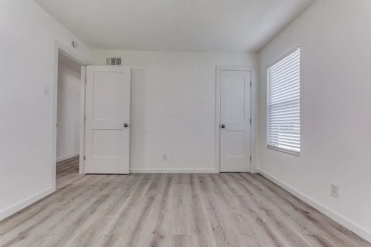 Single Family Residence For Sale in Dallas County , 944 Old Orchard Road, Garland, Texas 75041, 4 Bedrooms, 2 Bathrooms, Garage spaces, 1,526 Sqft, built in 1954, Price $272,900, mls#21300217, Real Estate Agent in Garland, Homes For Sale in Dallas county, Homes For Sale in Garland, Realtor in Garland Texas, Real Estate Brokerage Independent Realty Texas, Luminita Cordes Realtor