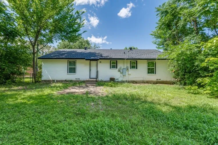 Single Family Residence For Sale in Dallas County , 944 Old Orchard Road, Garland, Texas 75041, 4 Bedrooms, 2 Bathrooms, Garage spaces, 1,526 Sqft, built in 1954, Price $272,900, mls#21300217, Real Estate Agent in Garland, Homes For Sale in Dallas county, Homes For Sale in Garland, Realtor in Garland Texas, Real Estate Brokerage Independent Realty Texas, Luminita Cordes Realtor