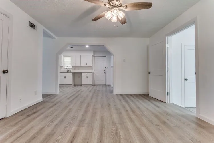 Single Family Residence For Sale in Dallas County , 944 Old Orchard Road, Garland, Texas 75041, 4 Bedrooms, 2 Bathrooms, Garage spaces, 1,526 Sqft, built in 1954, Price $272,900, mls#21300217, Real Estate Agent in Garland, Homes For Sale in Dallas county, Homes For Sale in Garland, Realtor in Garland Texas, Real Estate Brokerage Independent Realty Texas, Luminita Cordes Realtor