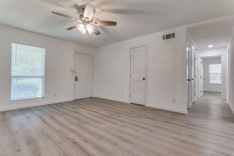 Single Family Residence For Sale in Dallas County , 944 Old Orchard Road, Garland, Texas 75041, 4 Bedrooms, 2 Bathrooms, Garage spaces, 1,526 Sqft, built in 1954, Price $272,900, mls#21300217, Real Estate Agent in Garland, Homes For Sale in Dallas county, Homes For Sale in Garland, Realtor in Garland Texas, Real Estate Brokerage Independent Realty Texas, Luminita Cordes Realtor