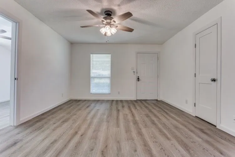 Single Family Residence For Sale in Dallas County , 944 Old Orchard Road, Garland, Texas 75041, 4 Bedrooms, 2 Bathrooms, Garage spaces, 1,526 Sqft, built in 1954, Price $272,900, mls#21300217, Real Estate Agent in Garland, Homes For Sale in Dallas county, Homes For Sale in Garland, Realtor in Garland Texas, Real Estate Brokerage Independent Realty Texas, Luminita Cordes Realtor